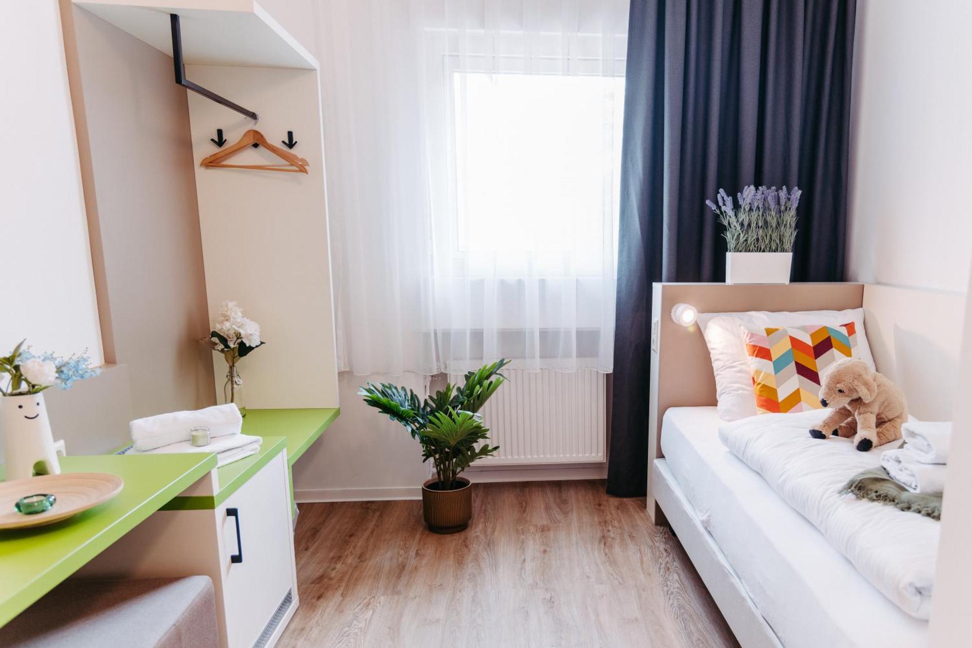 Single Room,1729979102:JPEG