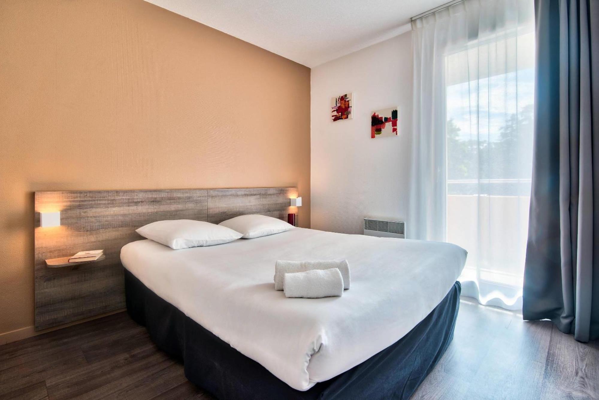 One-Bedroom Apartment,1729981052:JPEG