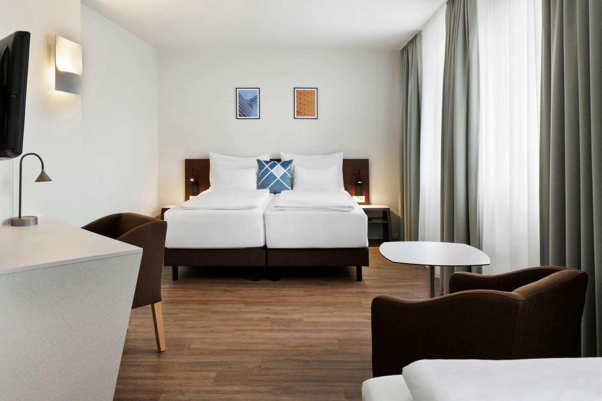Large Triple Twin Room,1729982961:JPEG