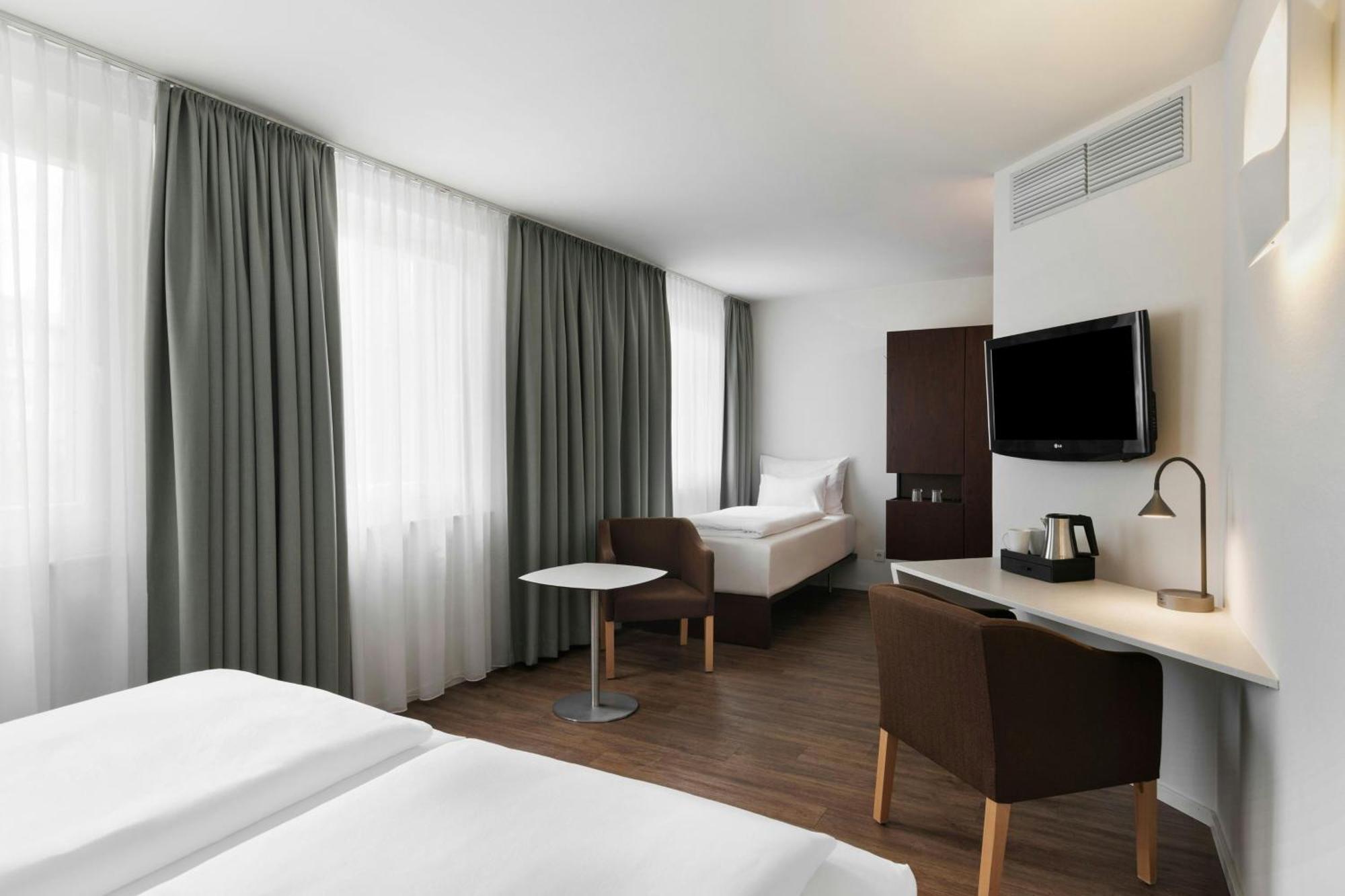 Large Triple Twin Room
