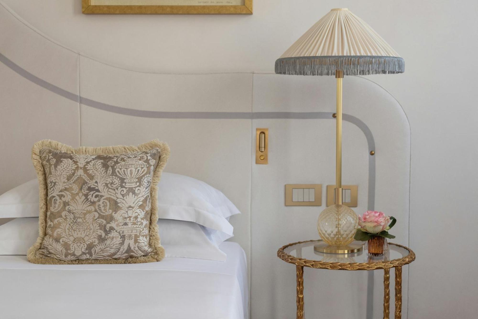 Deluxe Double or Twin Room with Lagoon View,1729992083:JPEG
