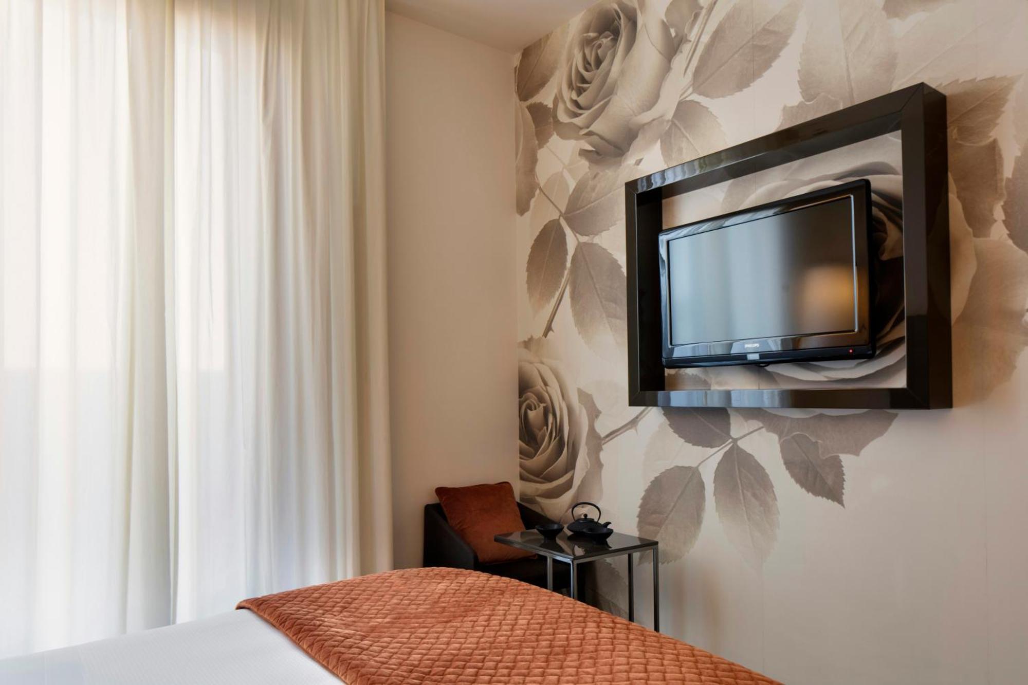 Two Connecting Double Rooms,1729993857:JPEG