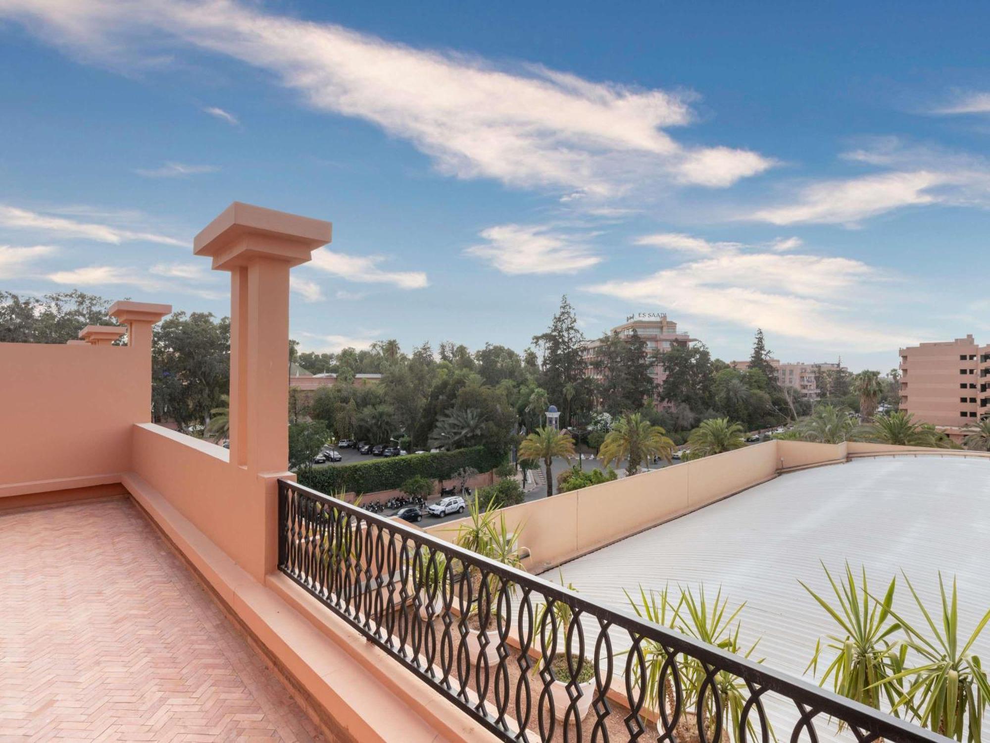 Contemporary Junior King Suite Balcony