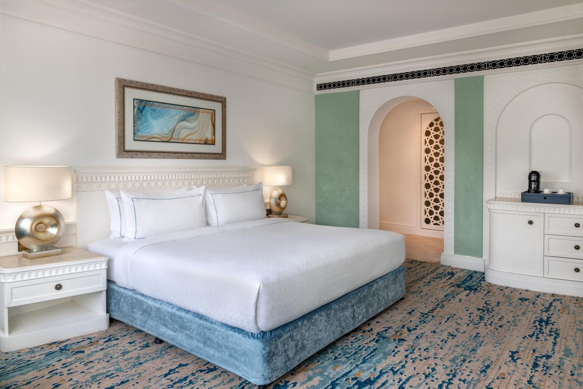 Club Partial Sea View Room – Lounge Access Afternoon Tea Evening Drinks Private Beach Access