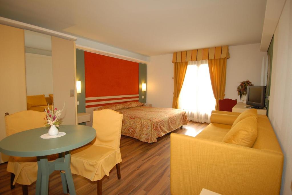 Superior Double or Twin Room,676089069:JPEG