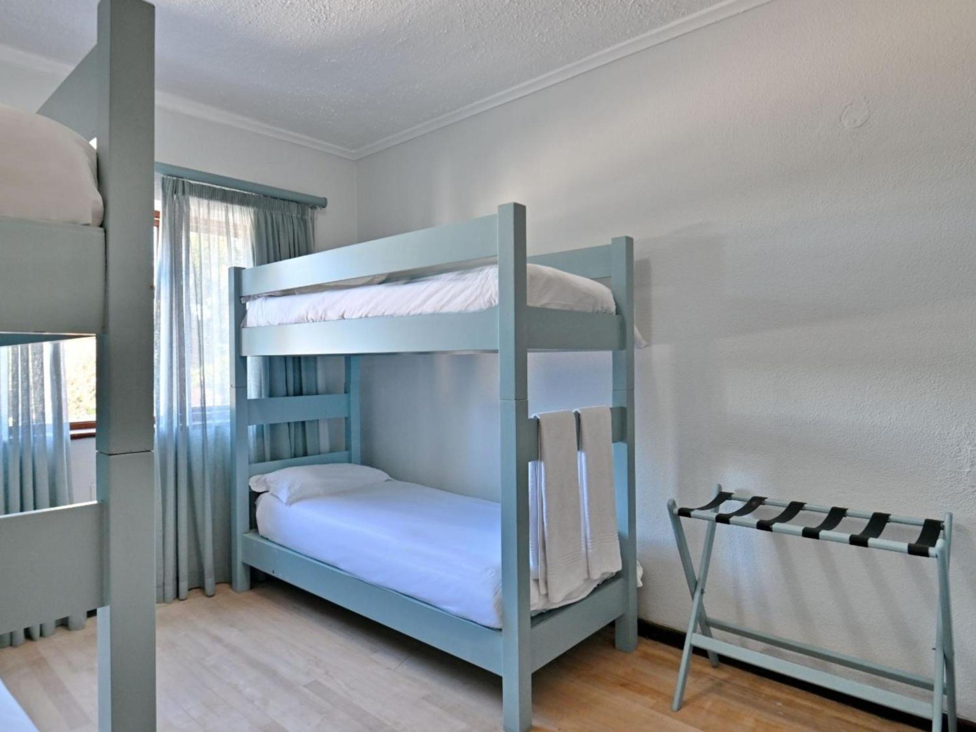 Standard Interleading Family Room