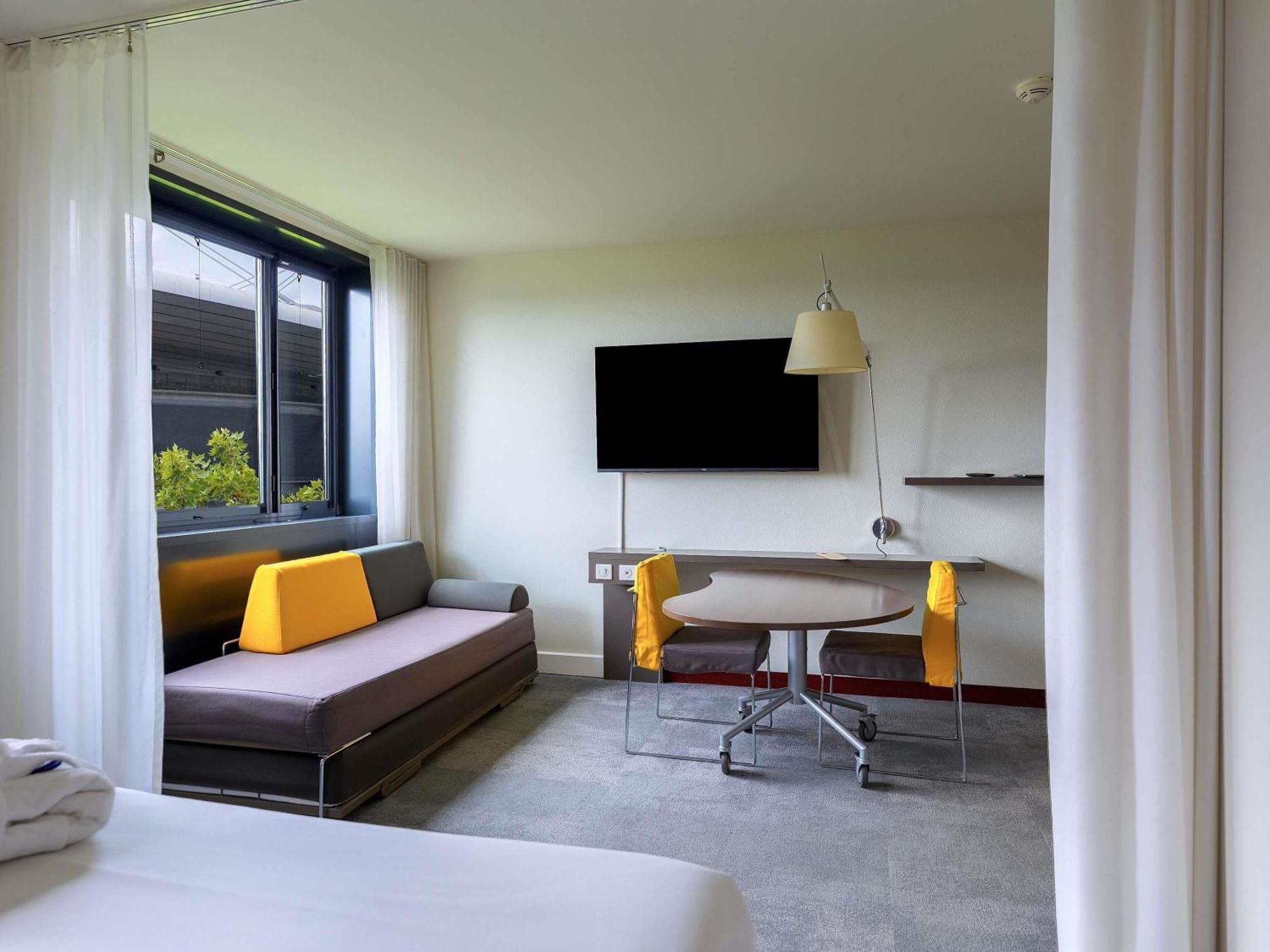 Executive Suite One Double Bed One Single Sofa Bed