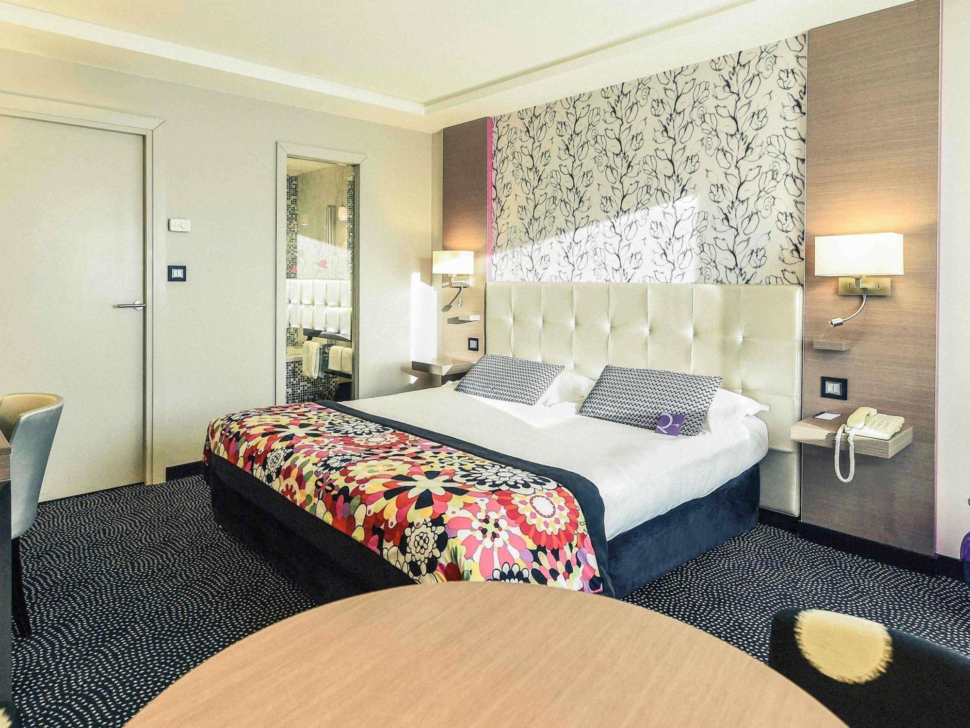 Superior Double Room with King Bed,1730004040:JPEG