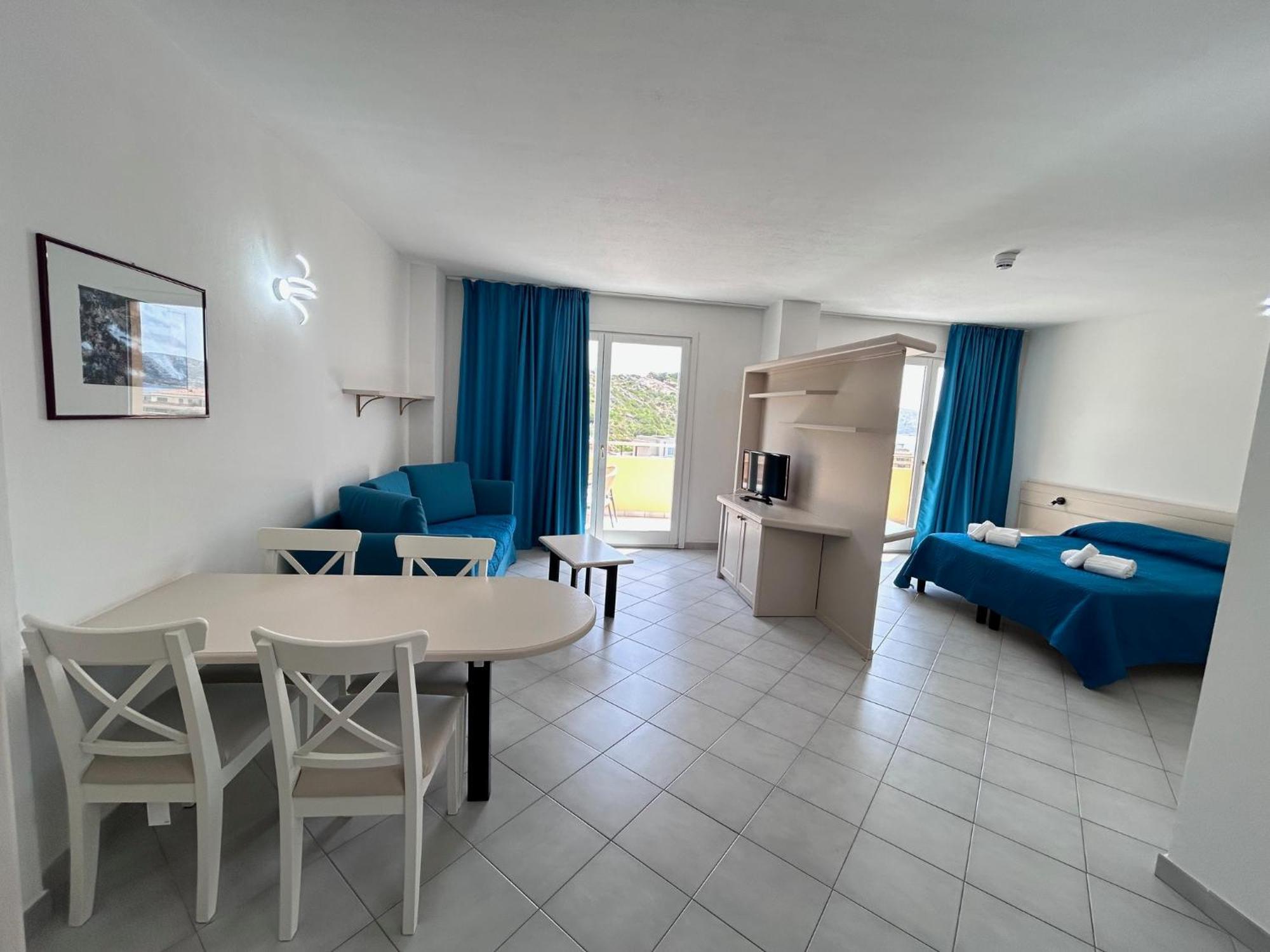 Standard Family Room,1769505030:JPEG