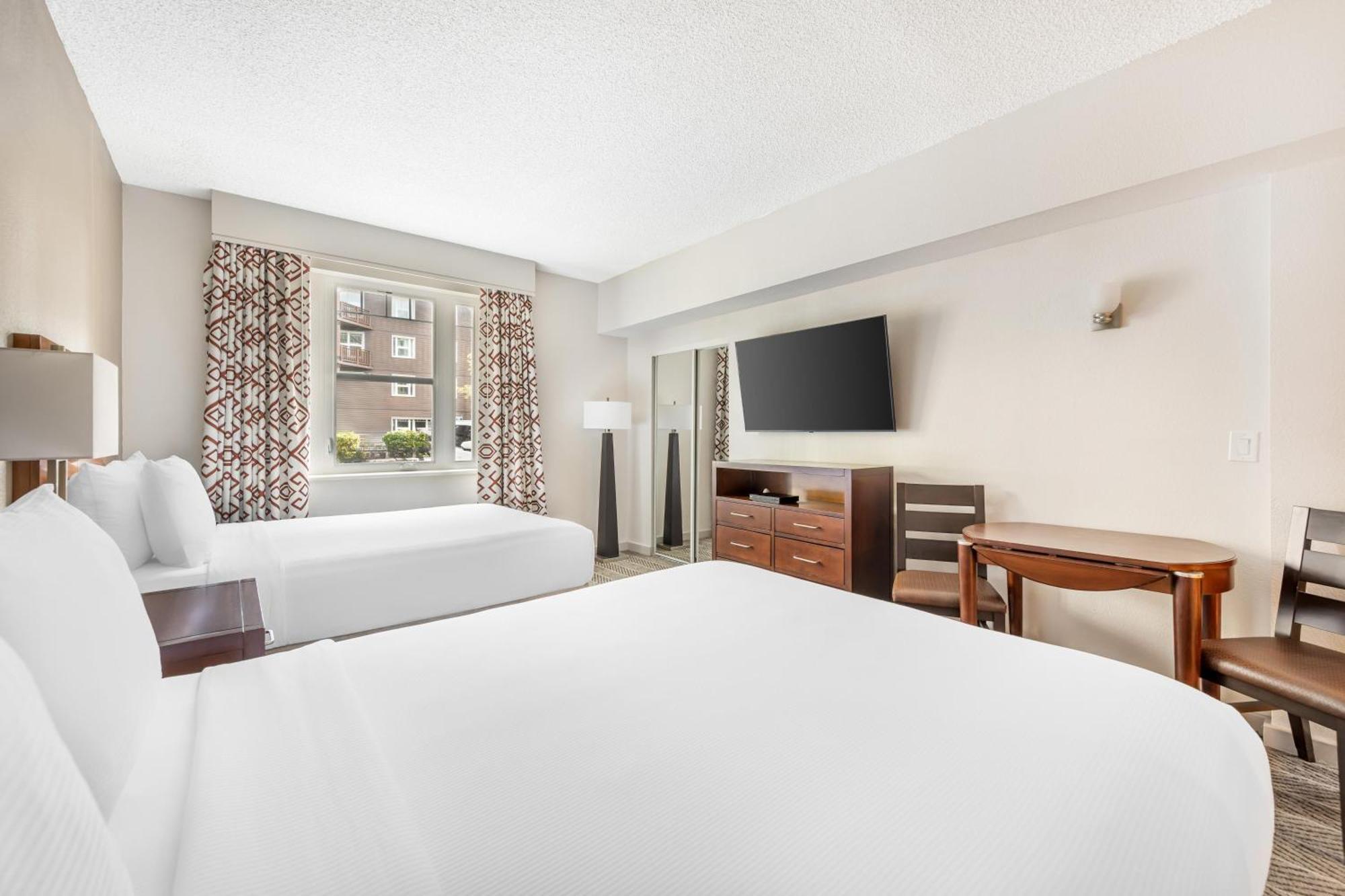 Studio Two Queen Beds Hearing Accessible