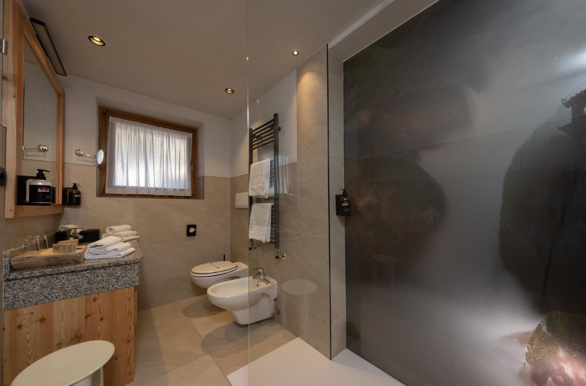 Deluxe Junior Suite Mountain View