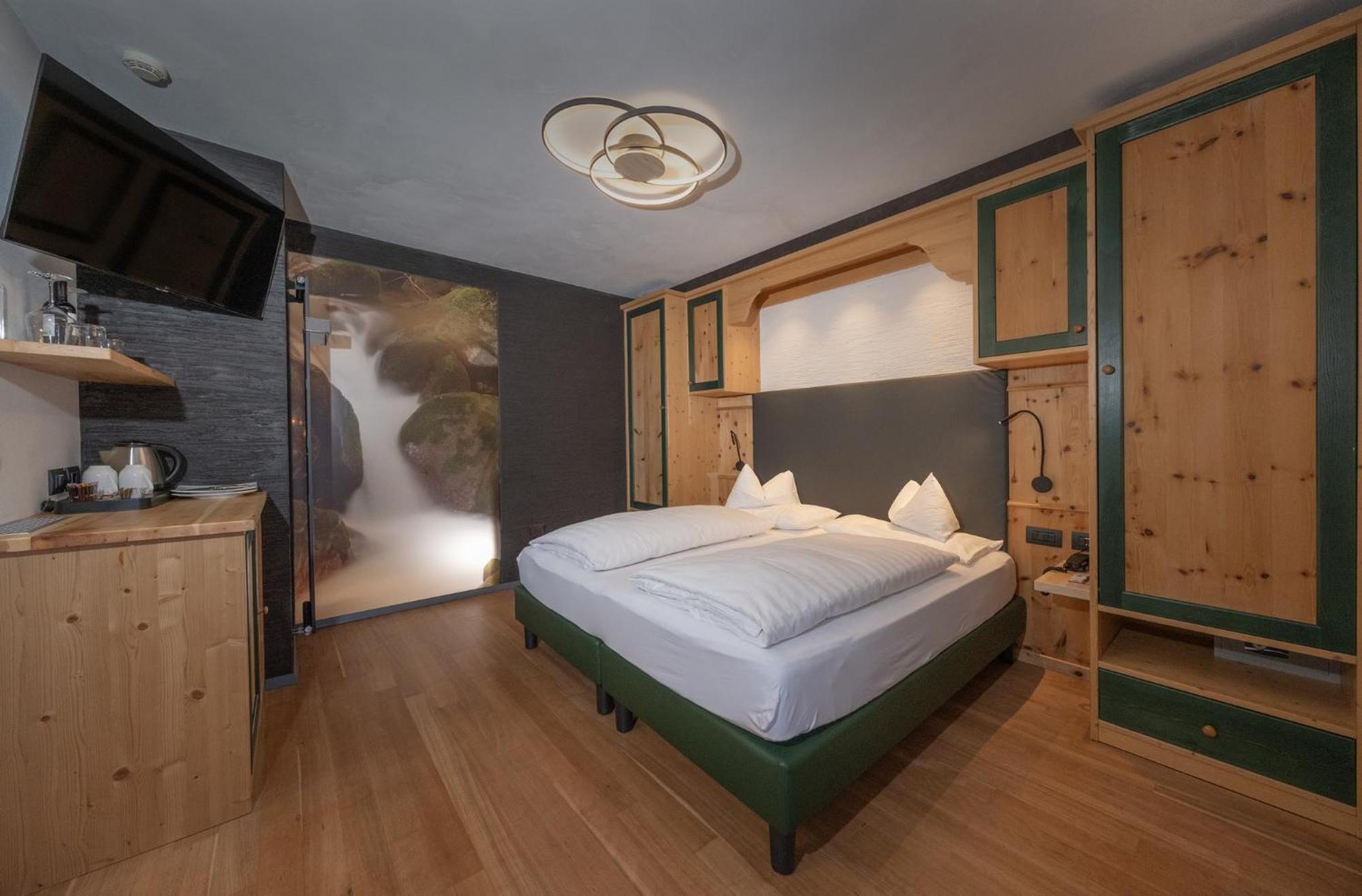Deluxe Junior Suite Mountain View