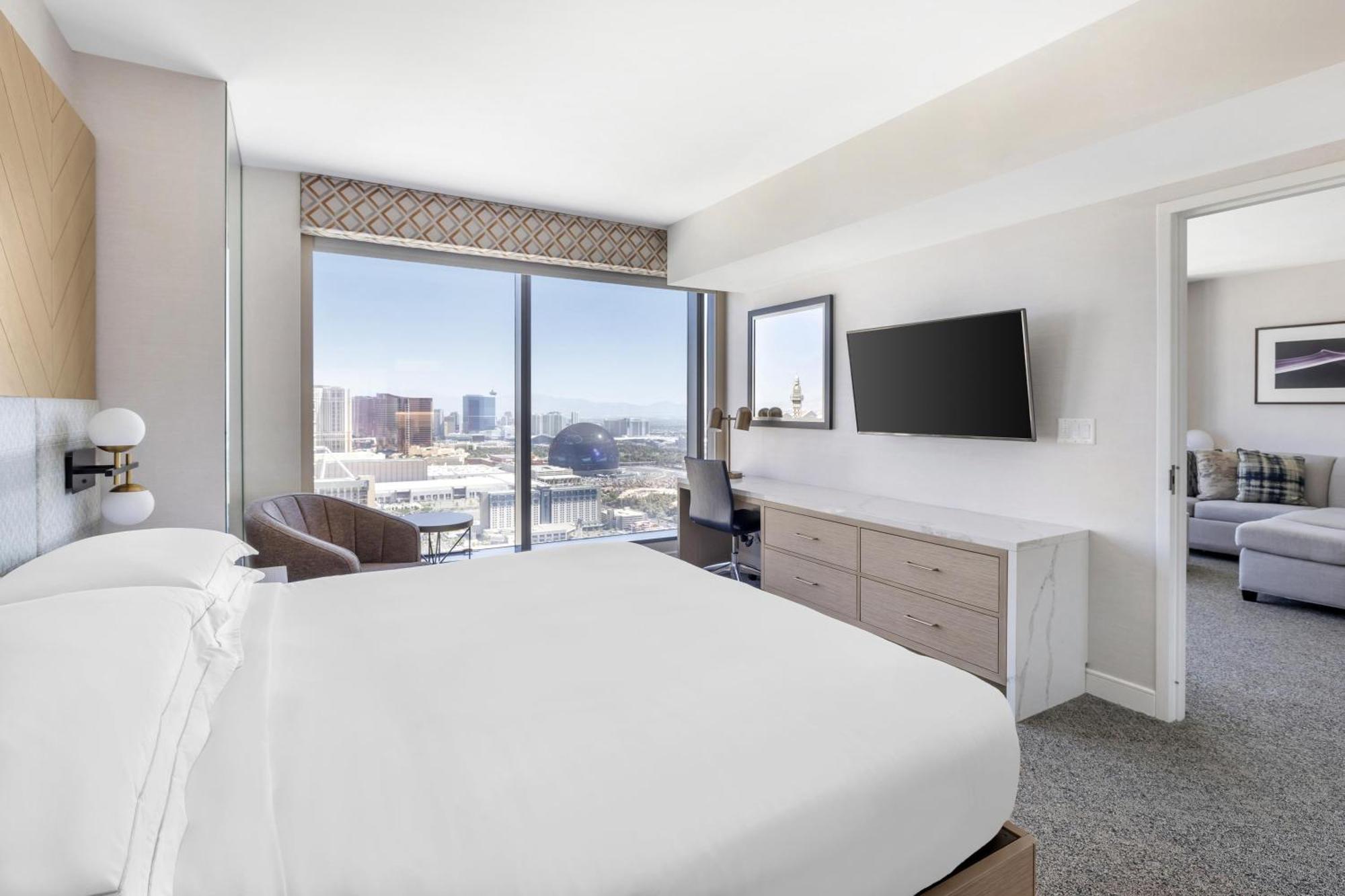 One-Bedroom King Suite with Sofa Bed,1730022122:JPEG