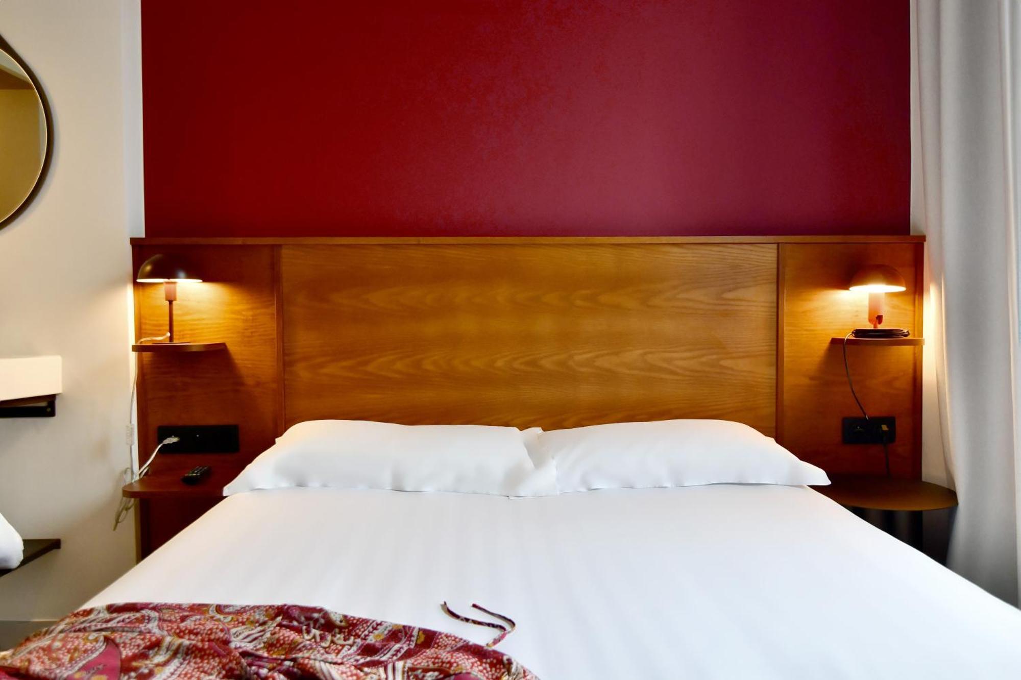 Standard Double Room,1730023504:JPEG