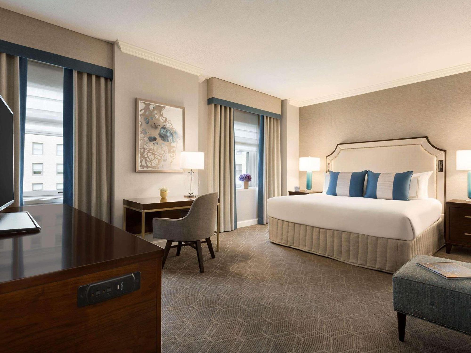 Fairmont King Room Tub Hearing Accessible