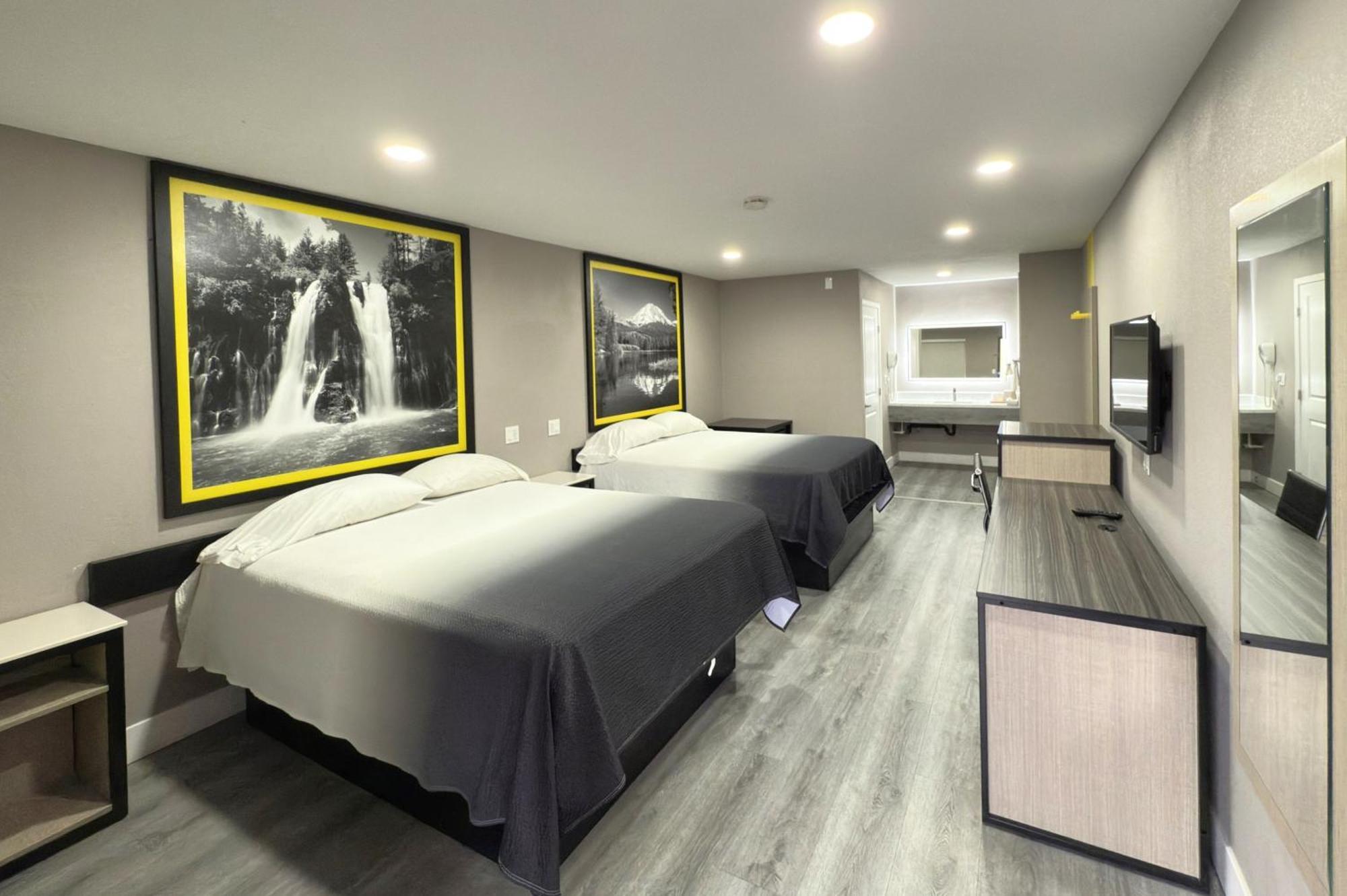 Queen Room Two Queen Beds Non-Smoking