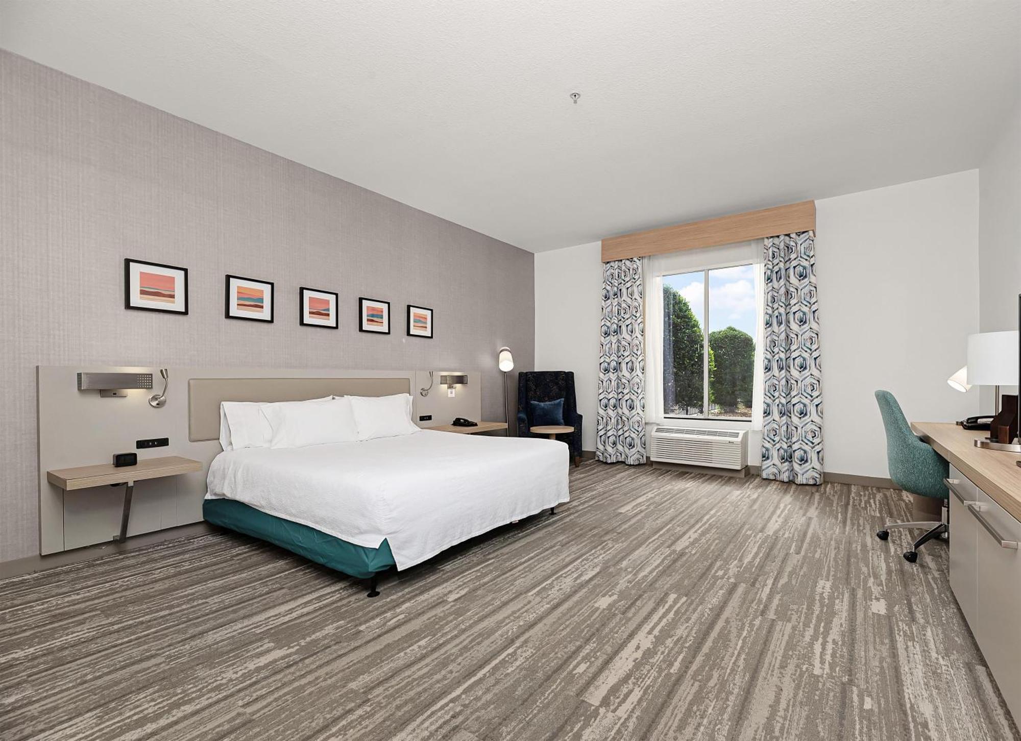 King Room Tub Mobility Hearing Access