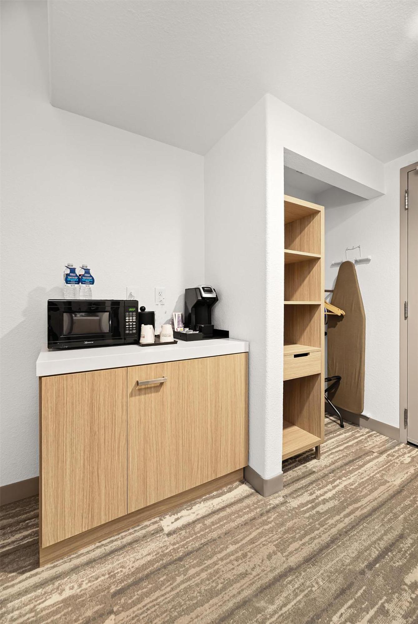 King Room Tub Mobility Hearing Access