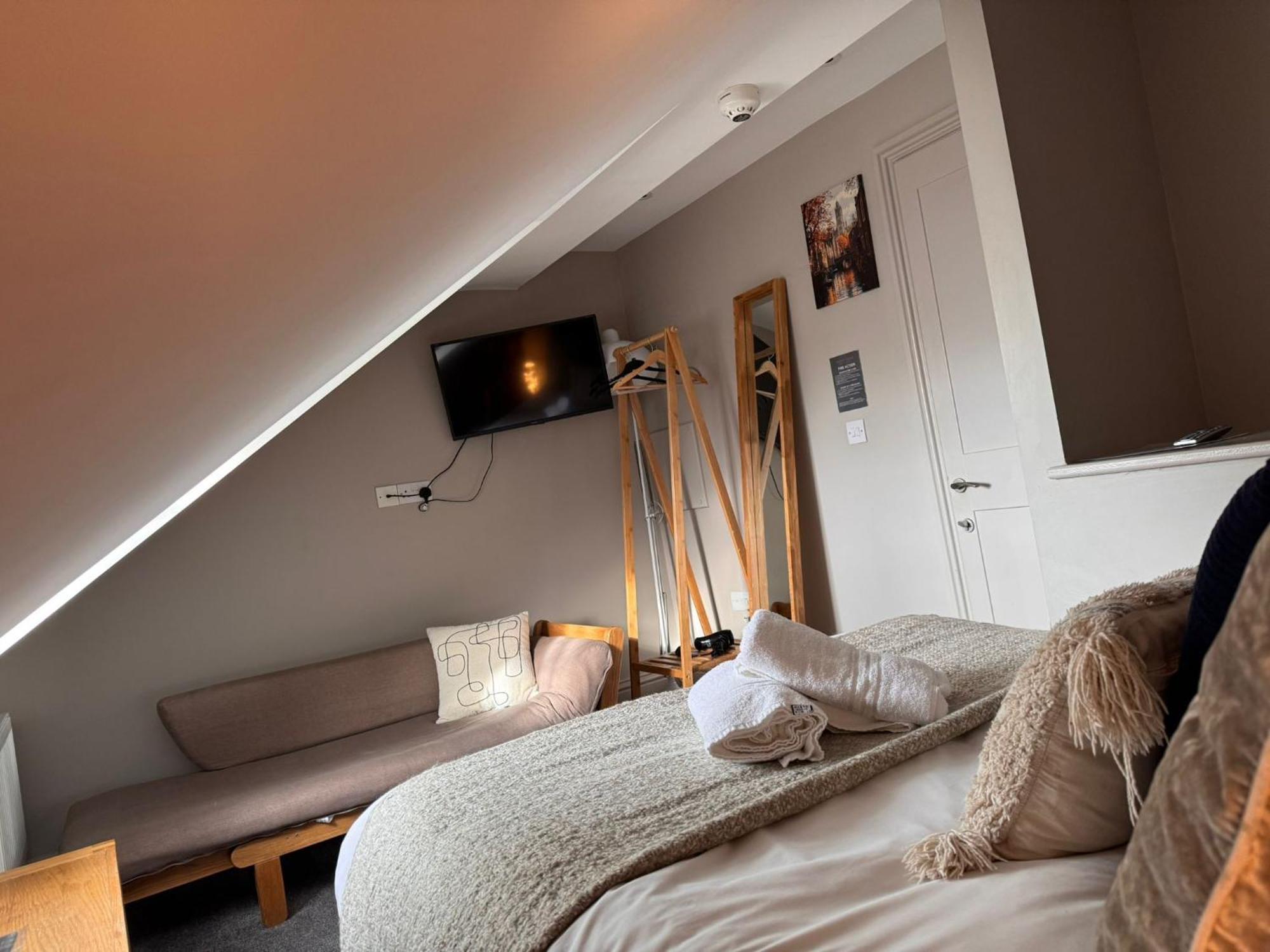 Double Room Private Bathroom
