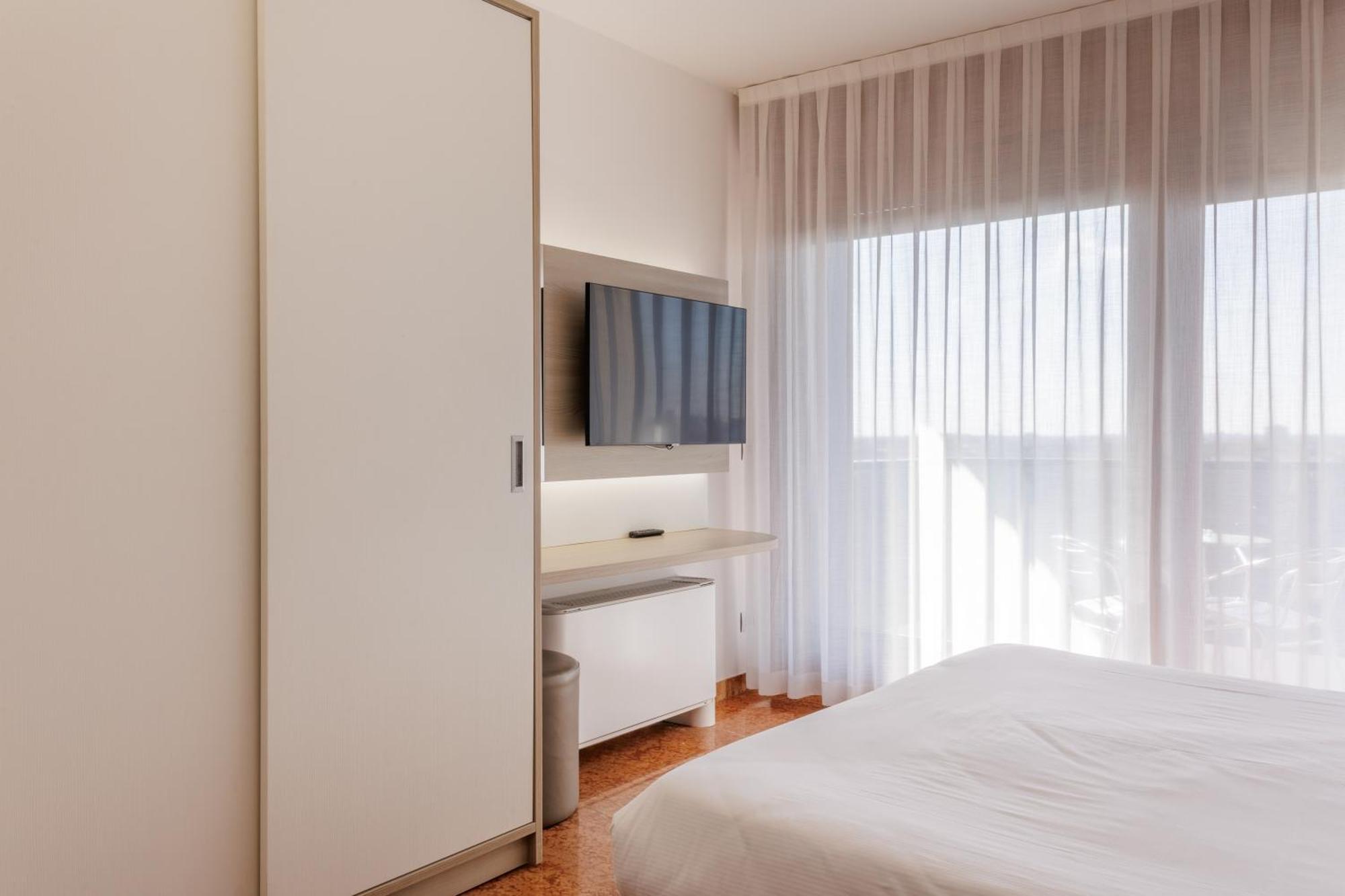 Superior One-Bedroom Apartment