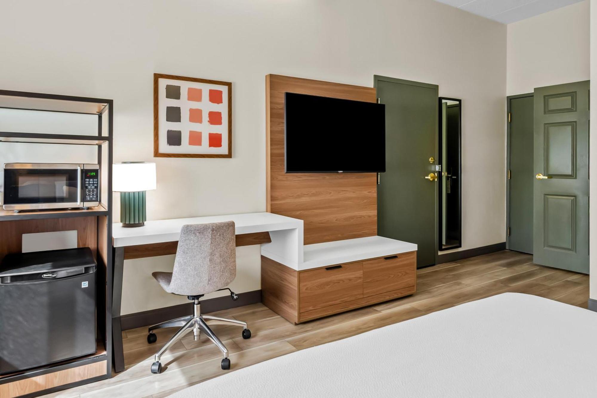 King Room Roll Shower Mobility Hearing Access