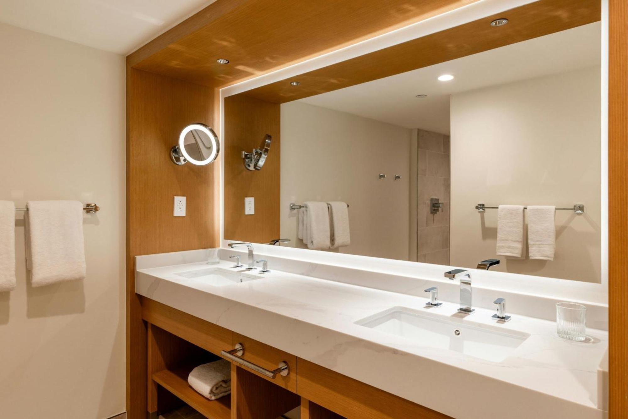 Limited View King Bed