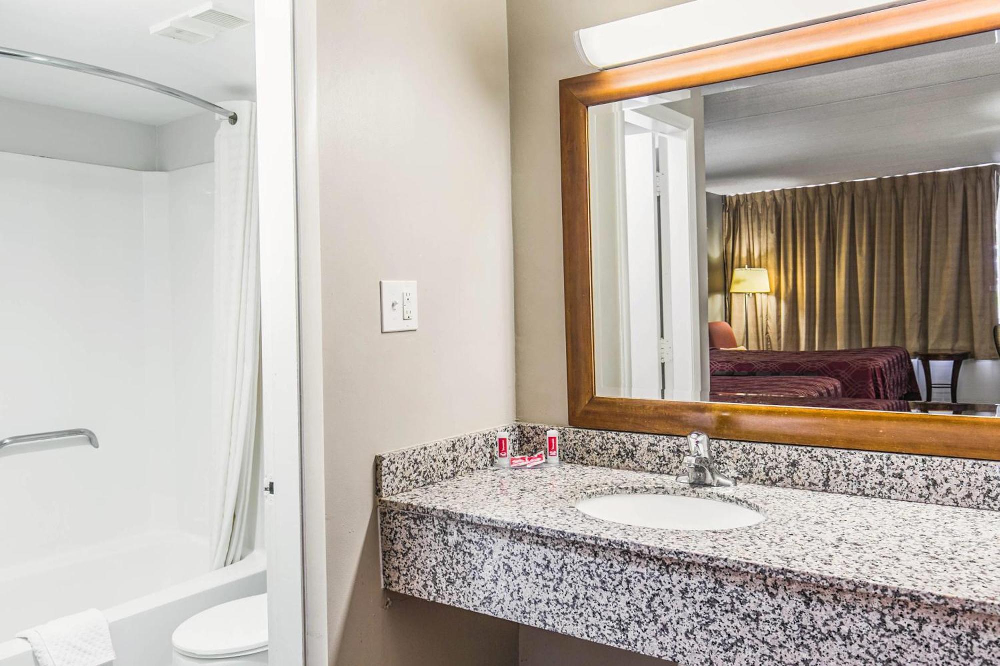 Double Room with Two Double Beds - Smoking