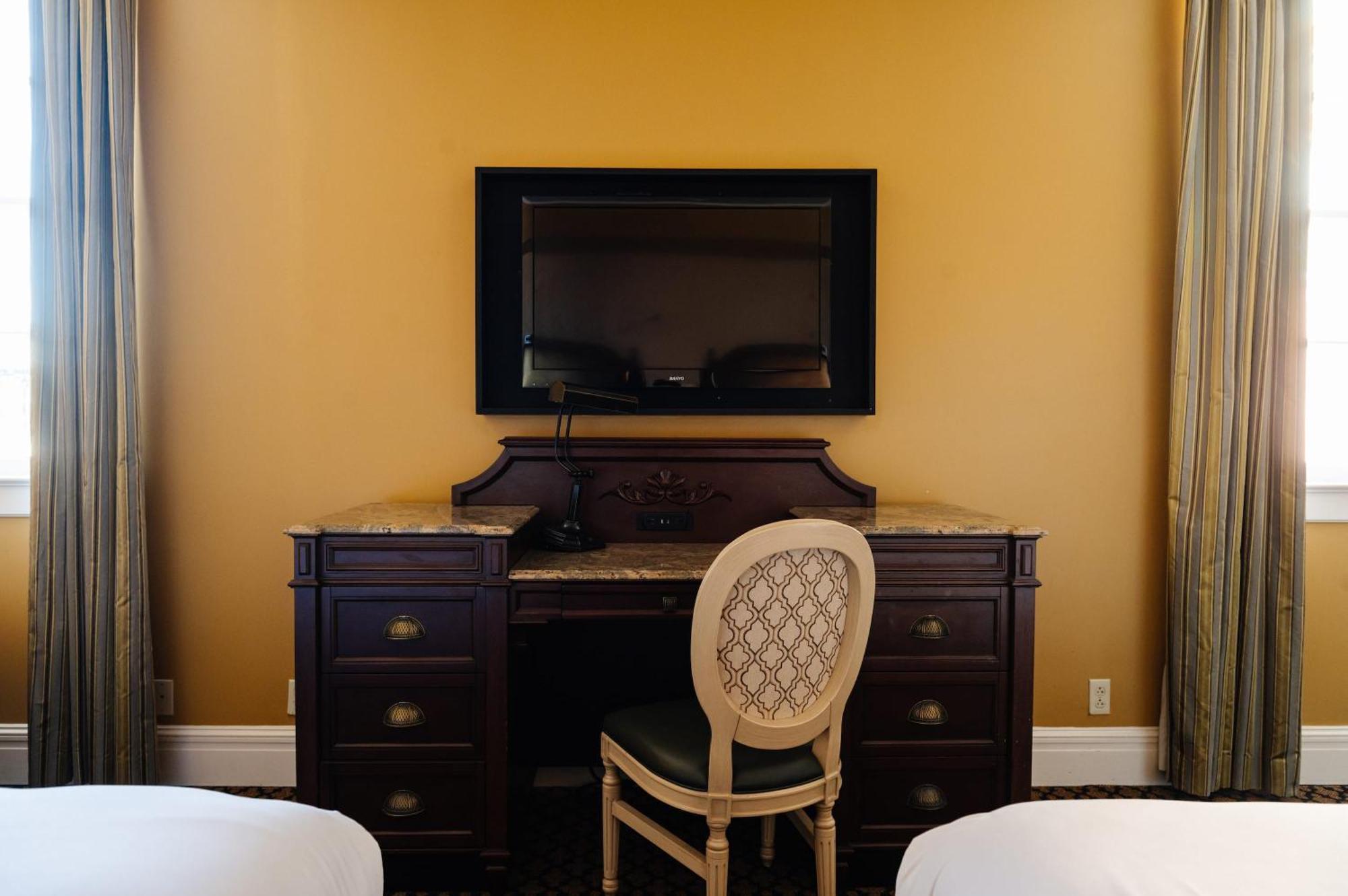 Double Queen Room 24 or 7 Front Desk