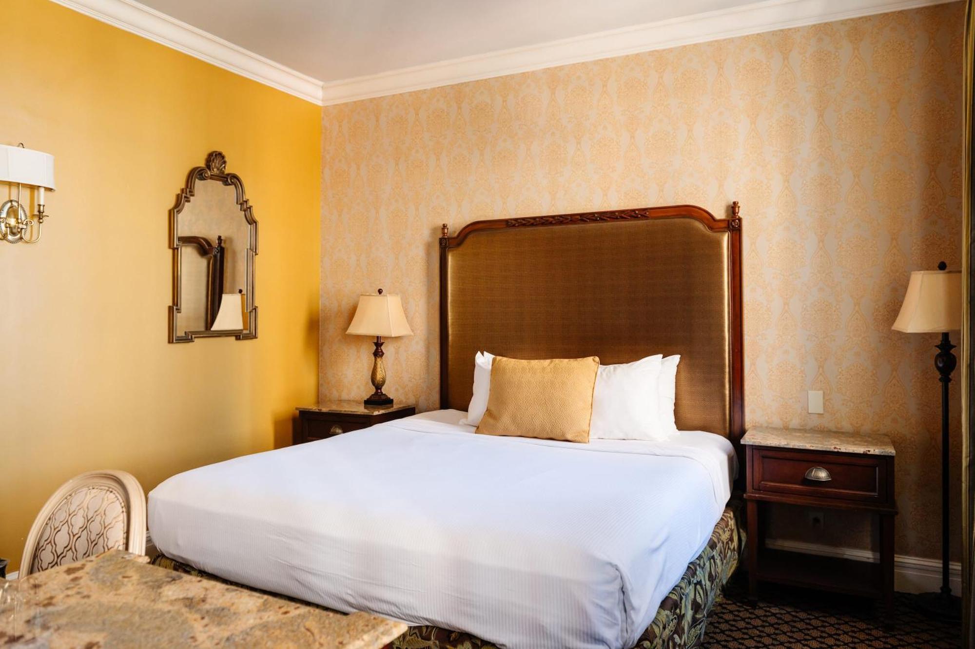 King Room 24 or 7 Front Desk