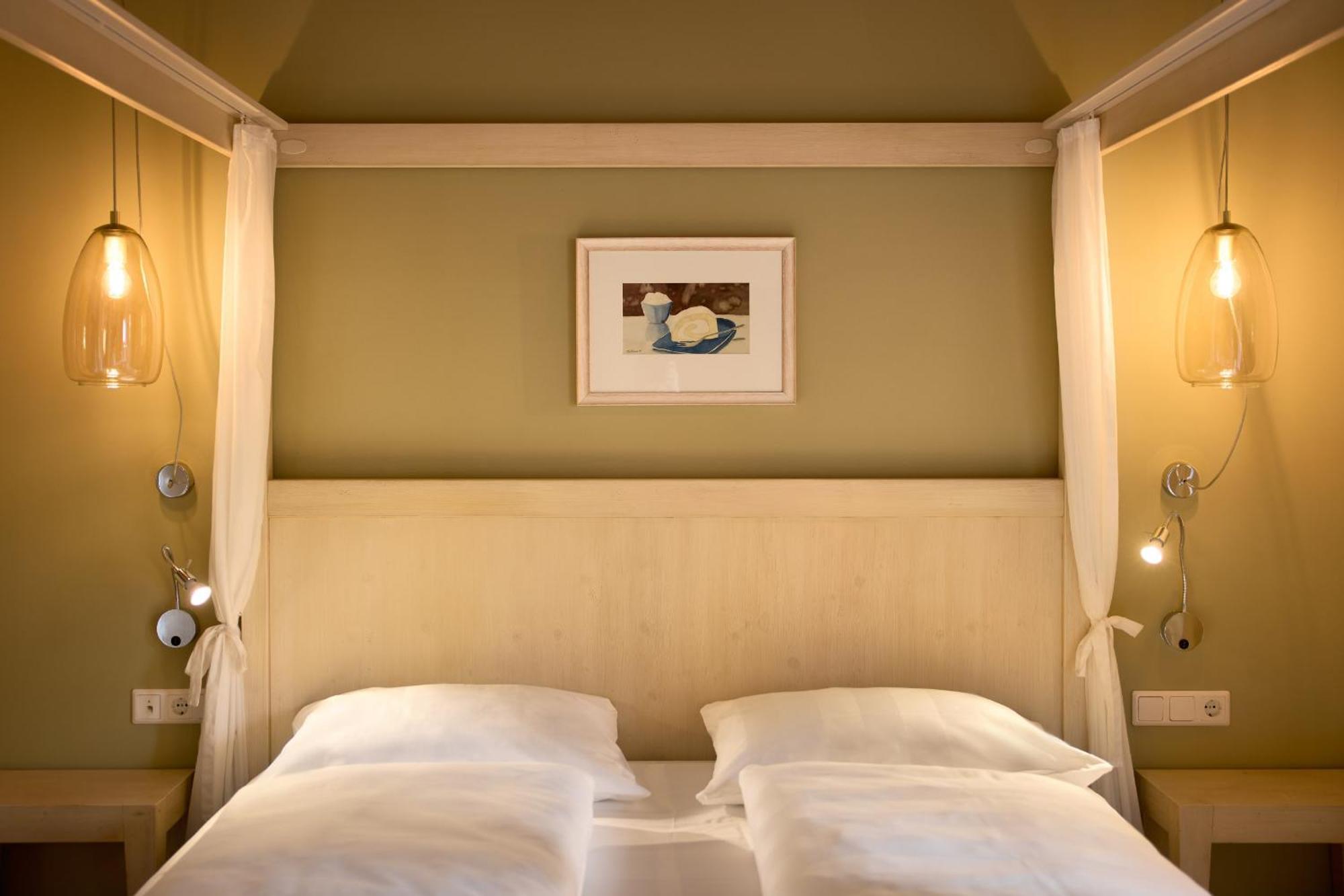 Deluxe King Room,1730042720:JPEG