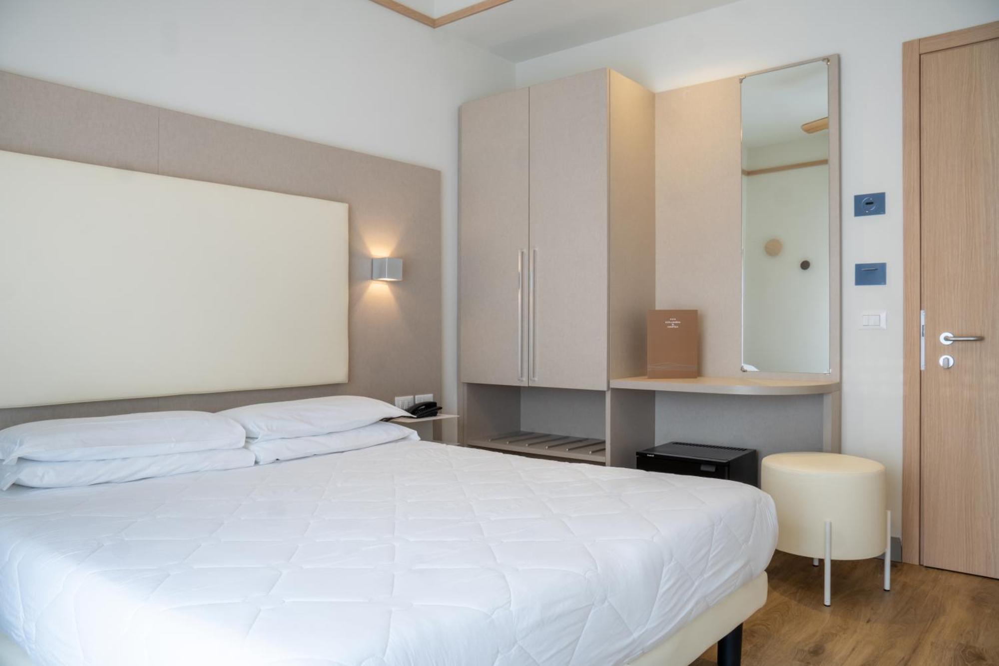 Double or Twin Room Partial Sea View