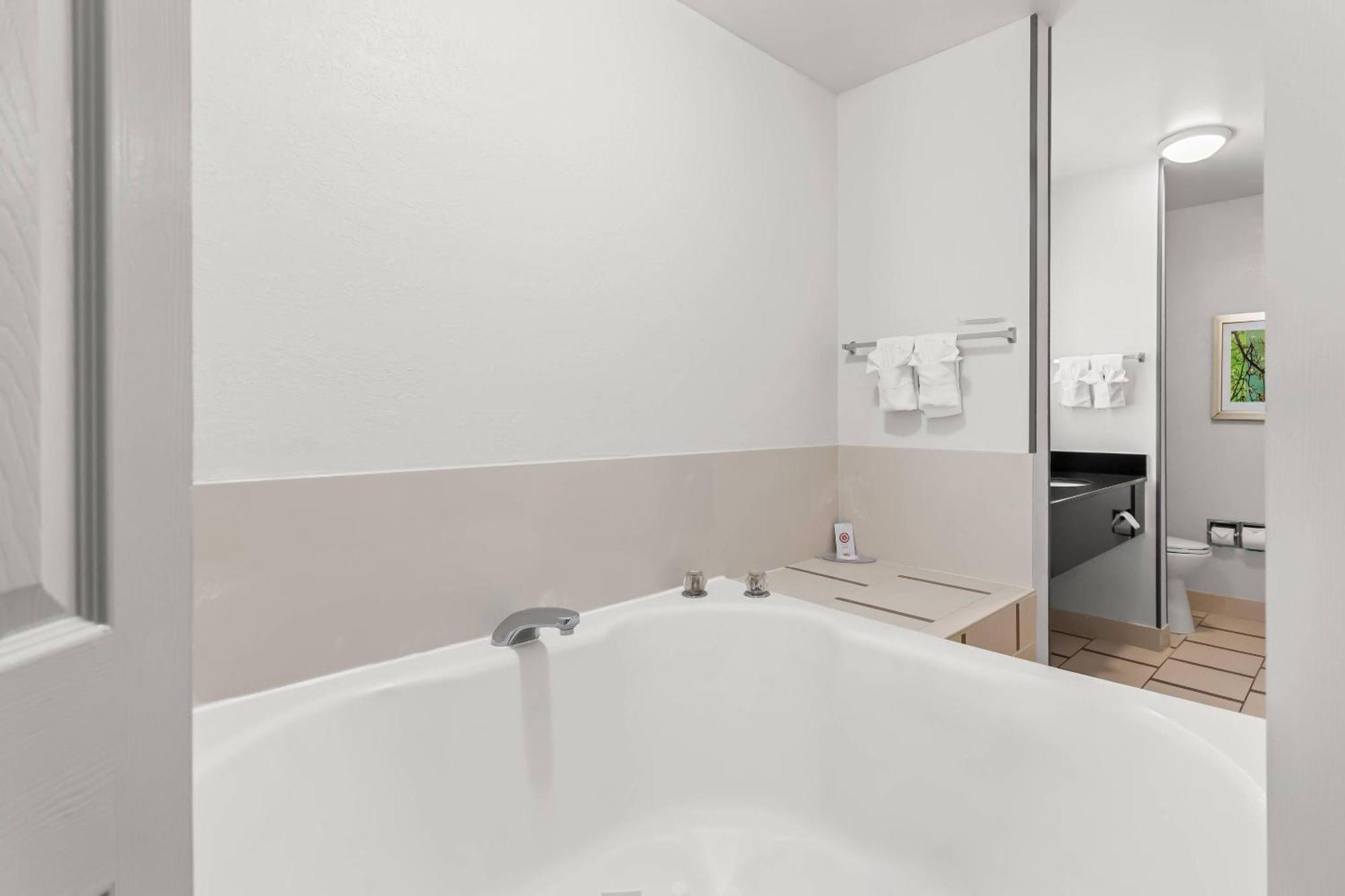 King Room Spa Bath