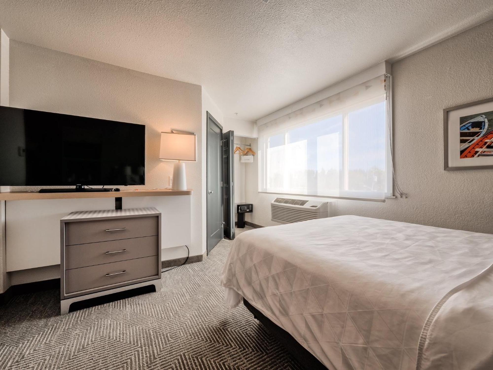 Standard Queen Room