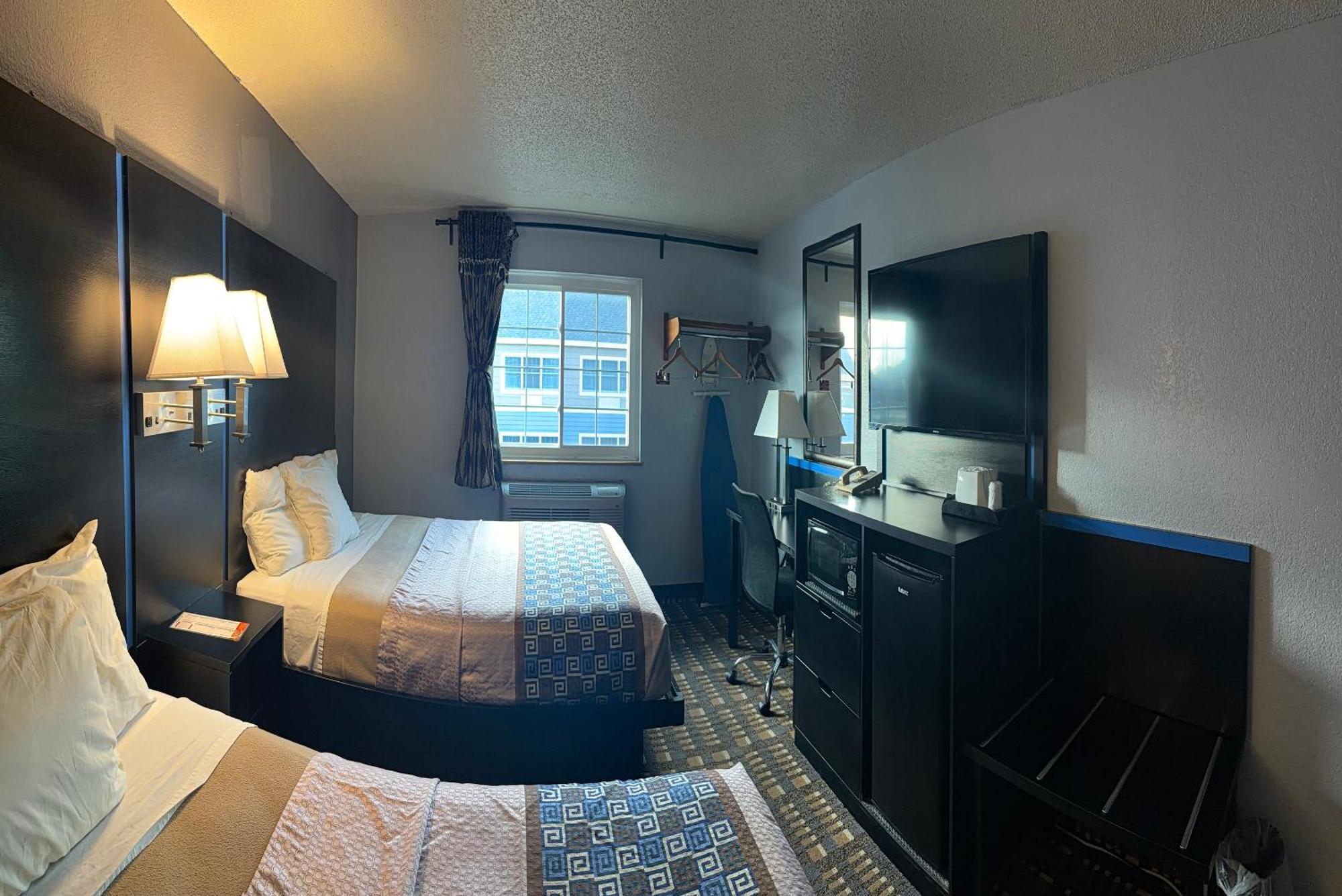 Standard Queen Room
