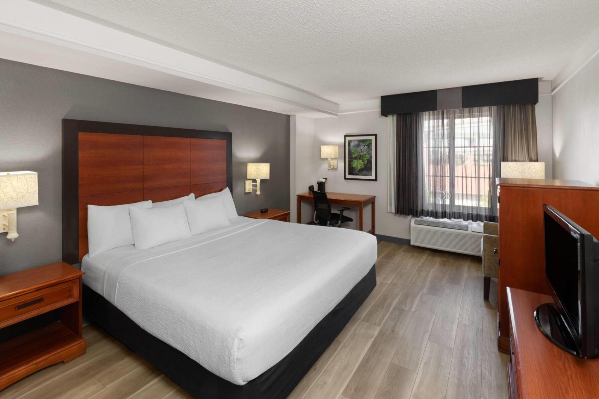 Deluxe King Room
