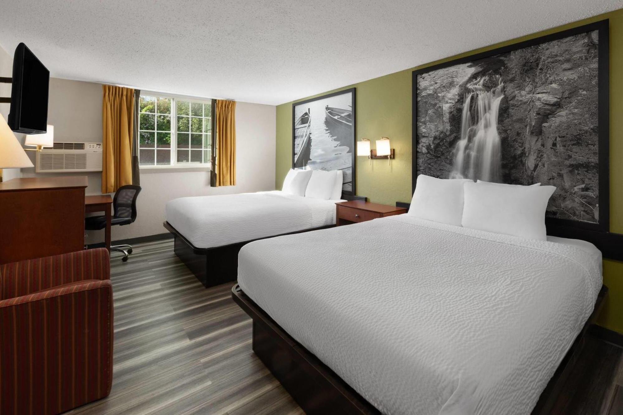 Queen Room Two Queen Beds Pet Friendly or Non-Smoking,1730073535:JPEG