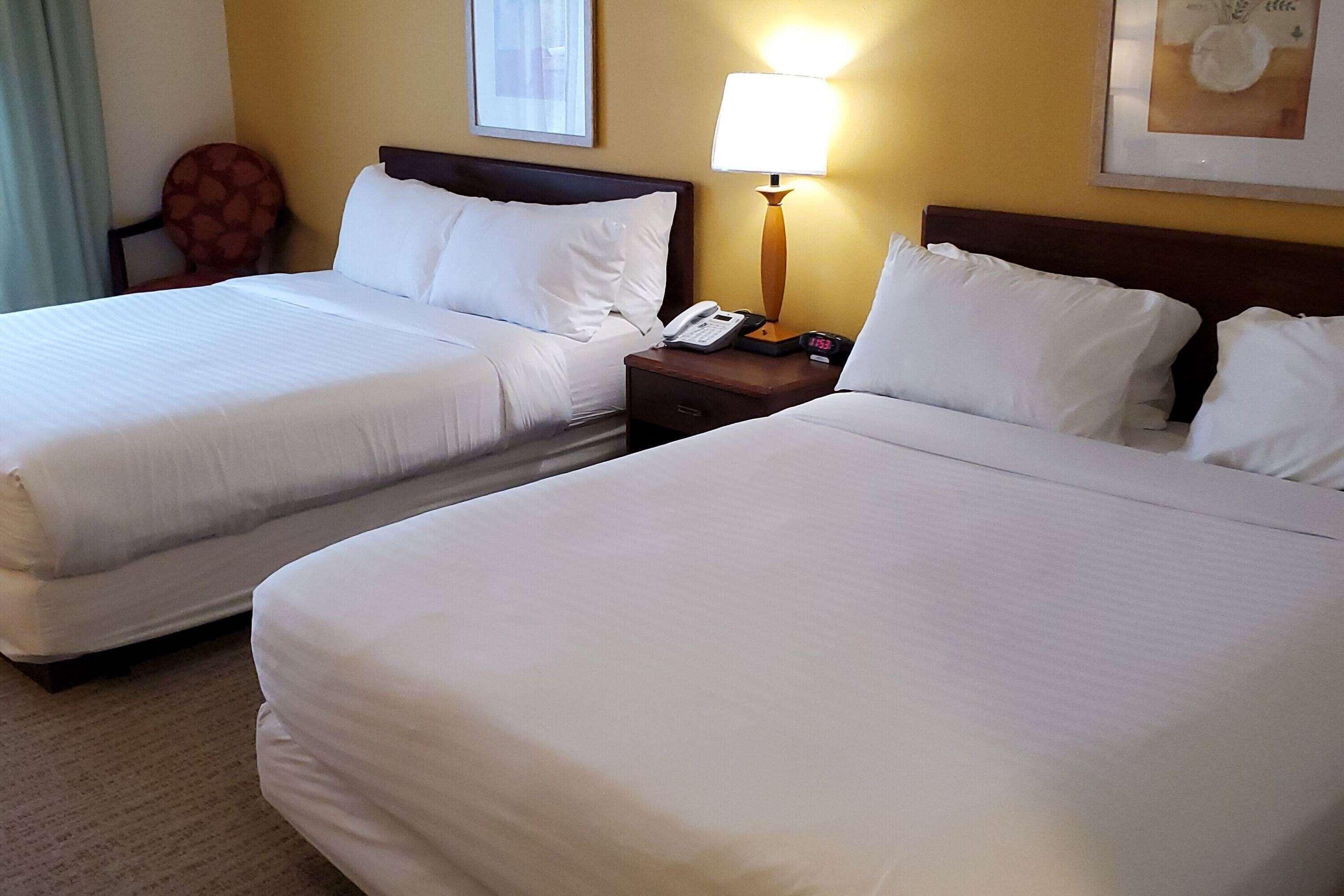 Queen Room with Two Queen Beds, Mobility/Hearing Access and Bathtub with Grab Bars, Non-Smoking