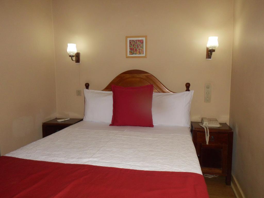 Budget Double Room Skylight,173181747:JPEG
