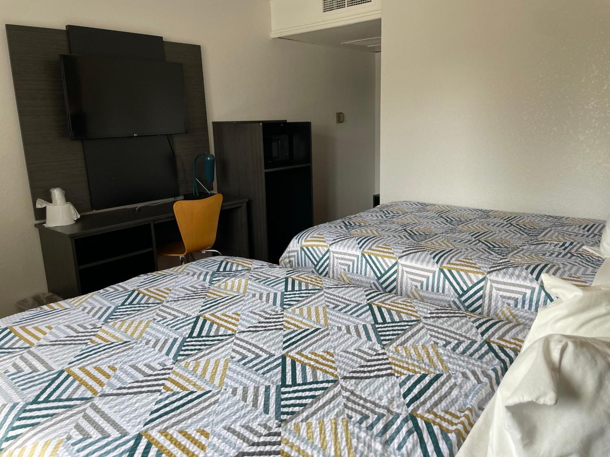 2 Full Beds 