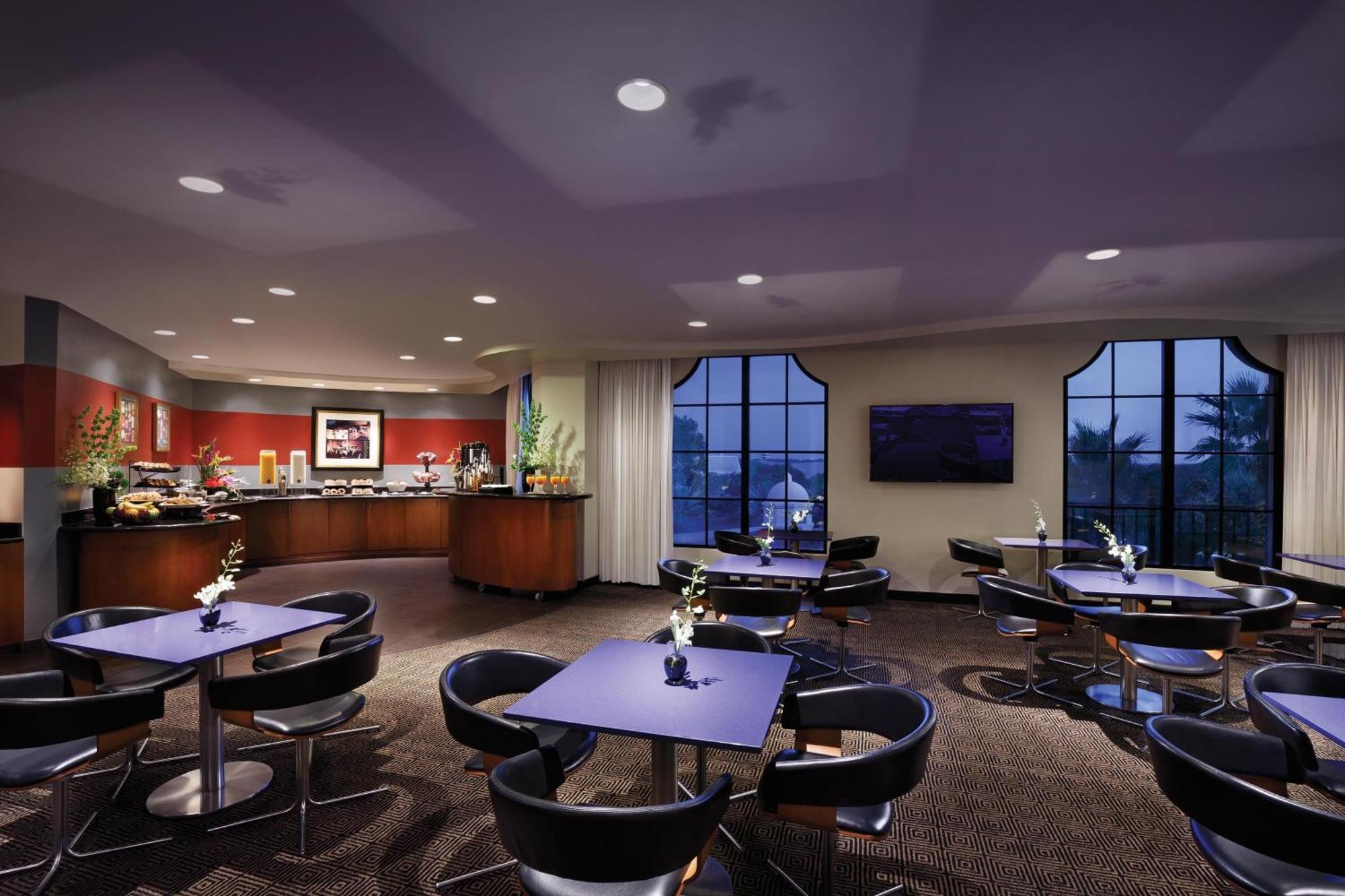 Club Level Room - Two Queen Beds (Includes FREE^ Universal Express Unlimited),1731394514:JPEG