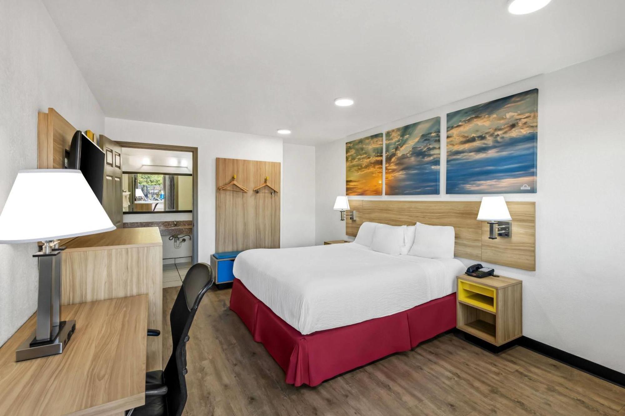 King Room Mobility Access or Non-Smoking