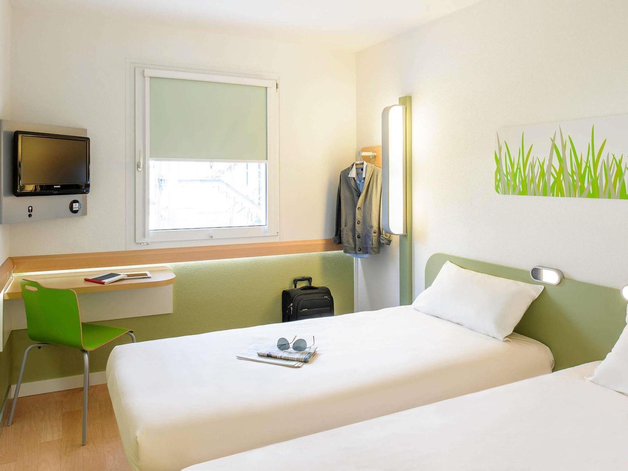 Twin Room,1731419542:JPEG