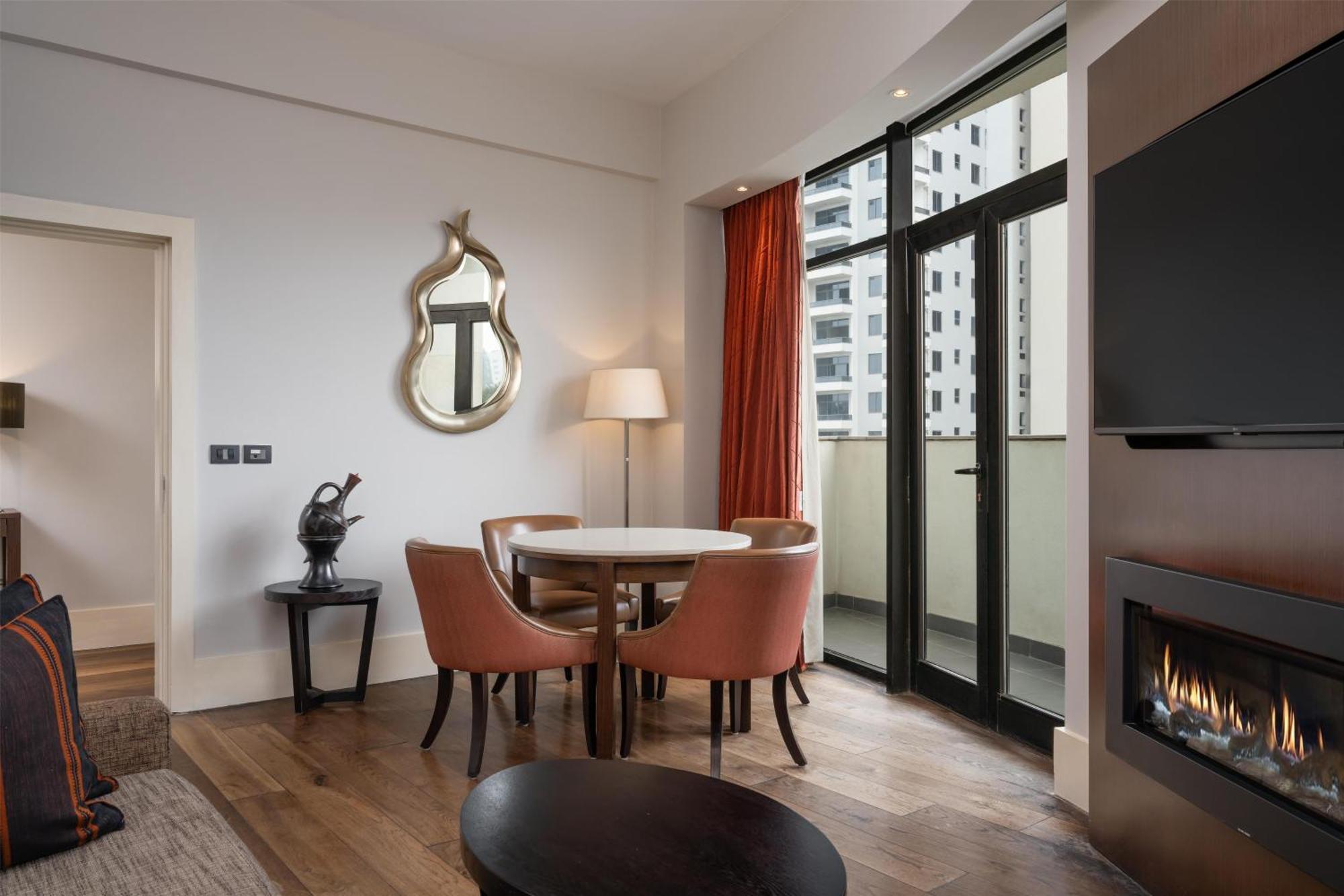 One-Bedroom Suite Lounge Access