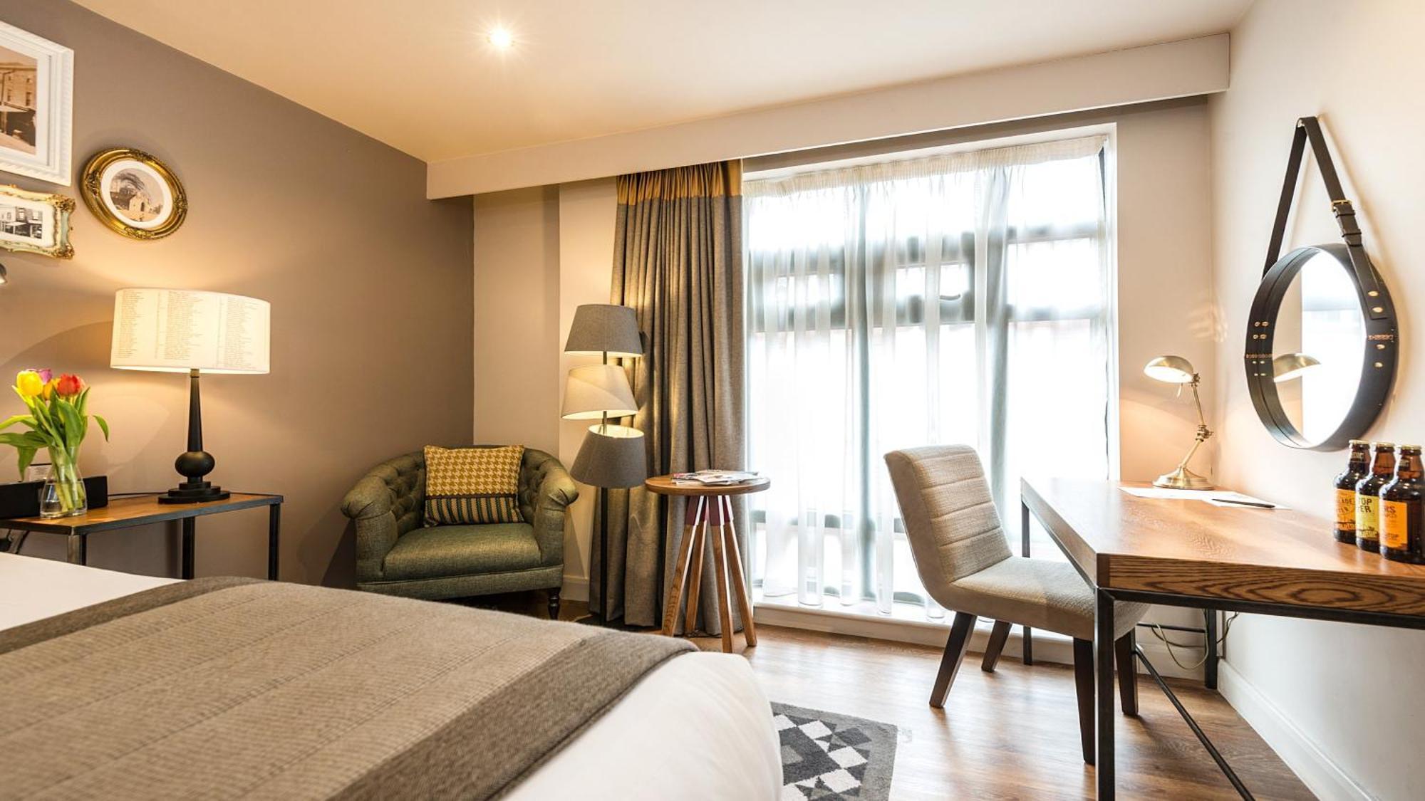 Standard King Room Accessible