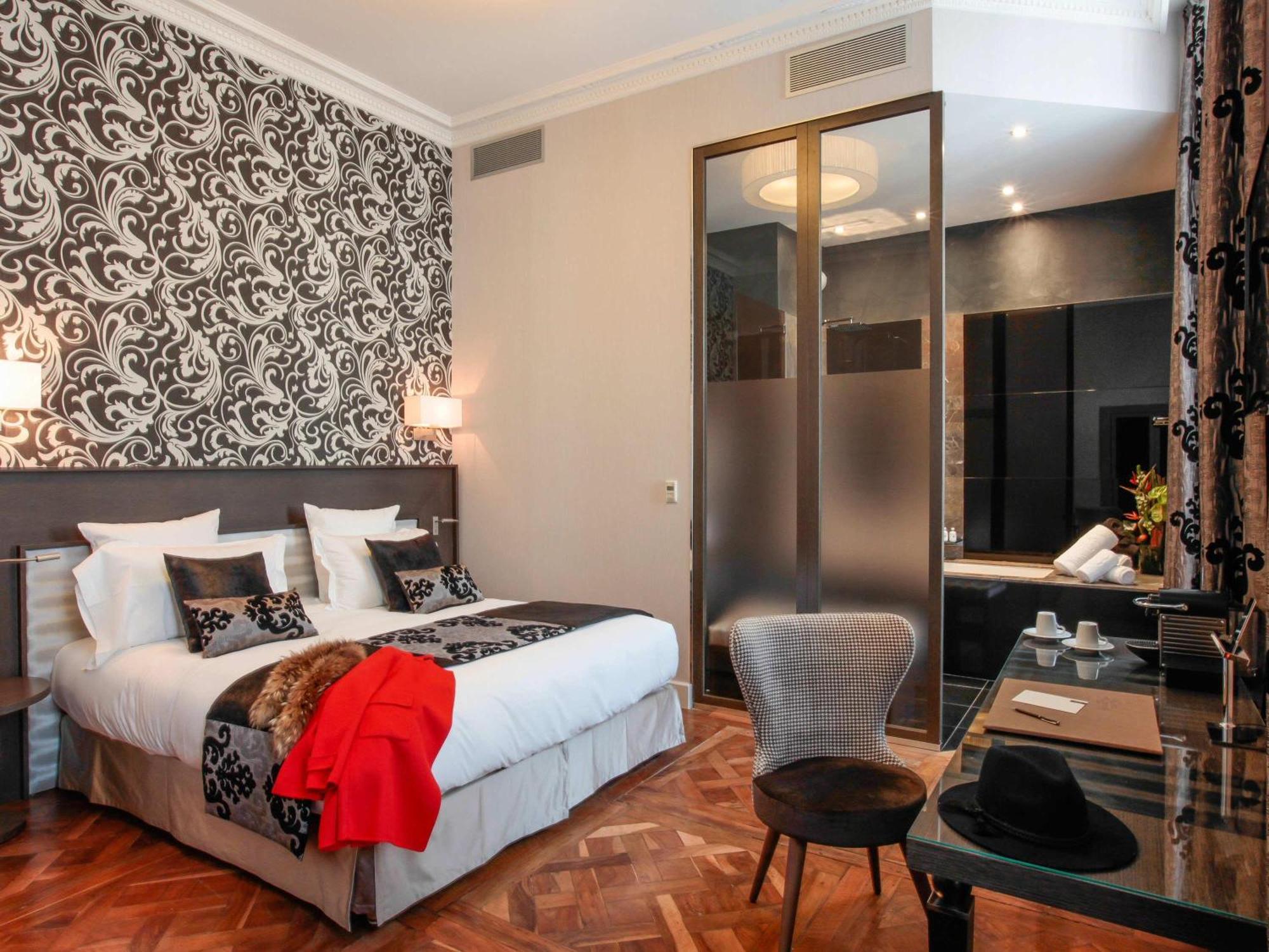 Superior Double Room Bathtub,1756562595:JPEG