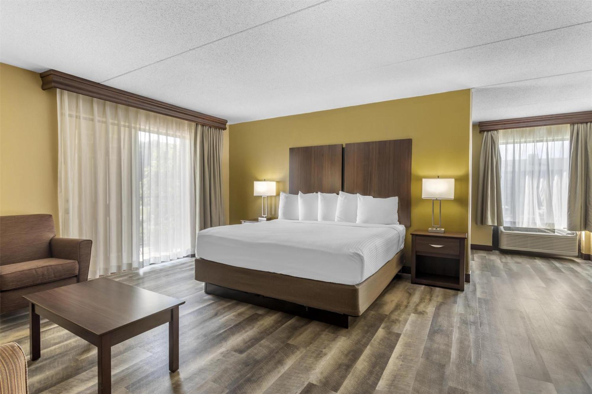 King Room Indoor Pool Access View or Non-Smoking,1743018942:JPEG
