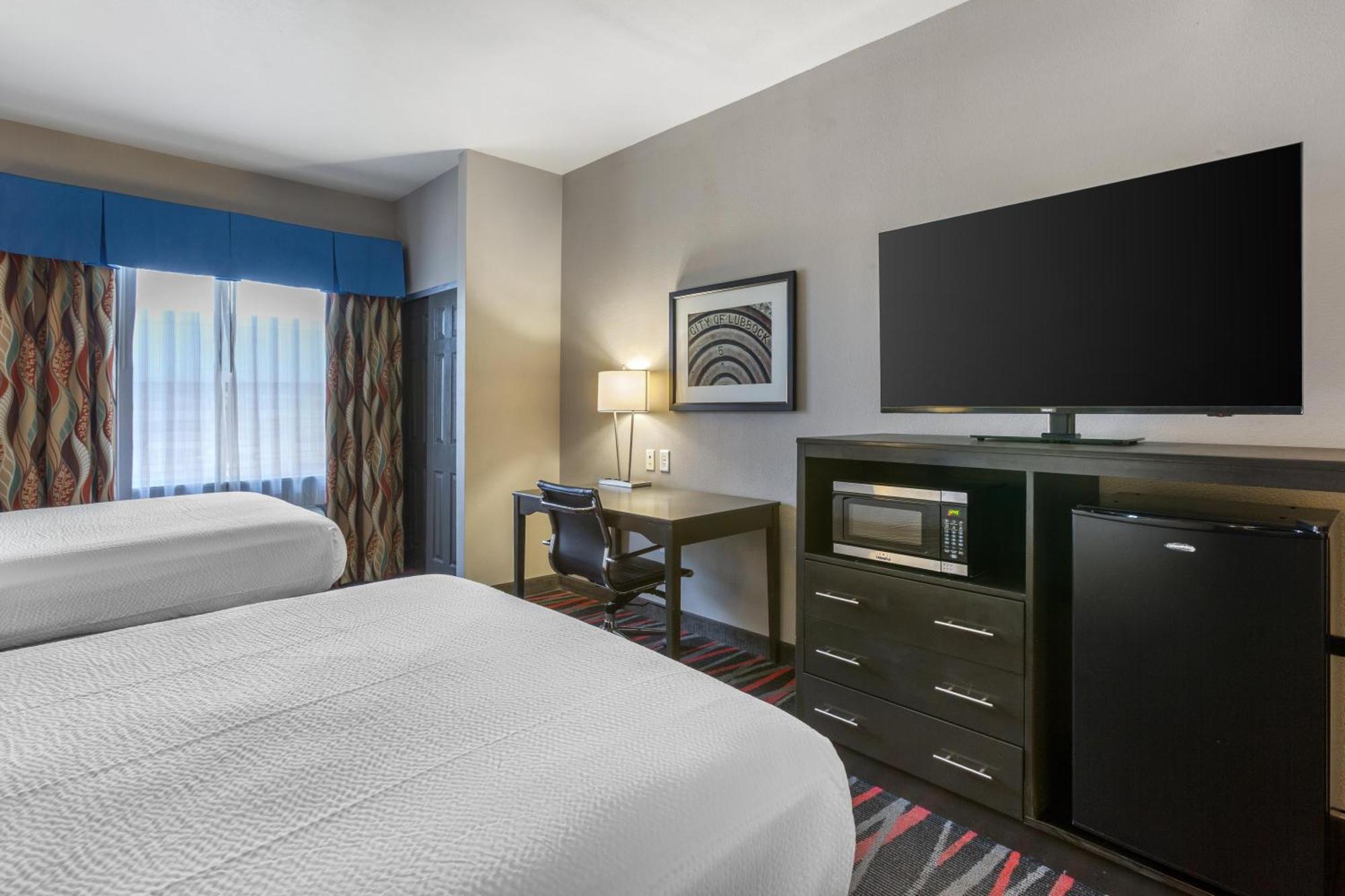 Queen Suite Two Queen Beds Sofa Bed Bath Tub or Disability Access,1731477319:JPEG
