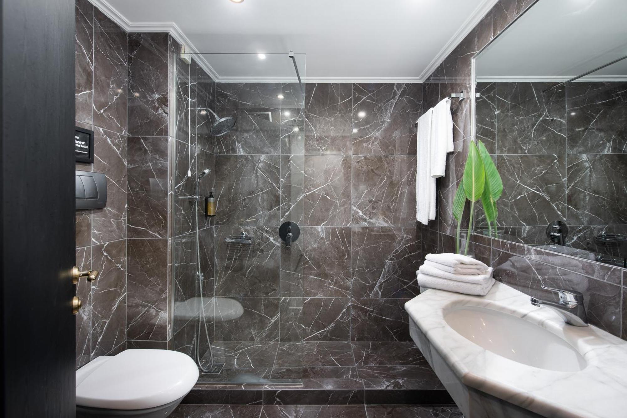Double or Twin Room Garden View