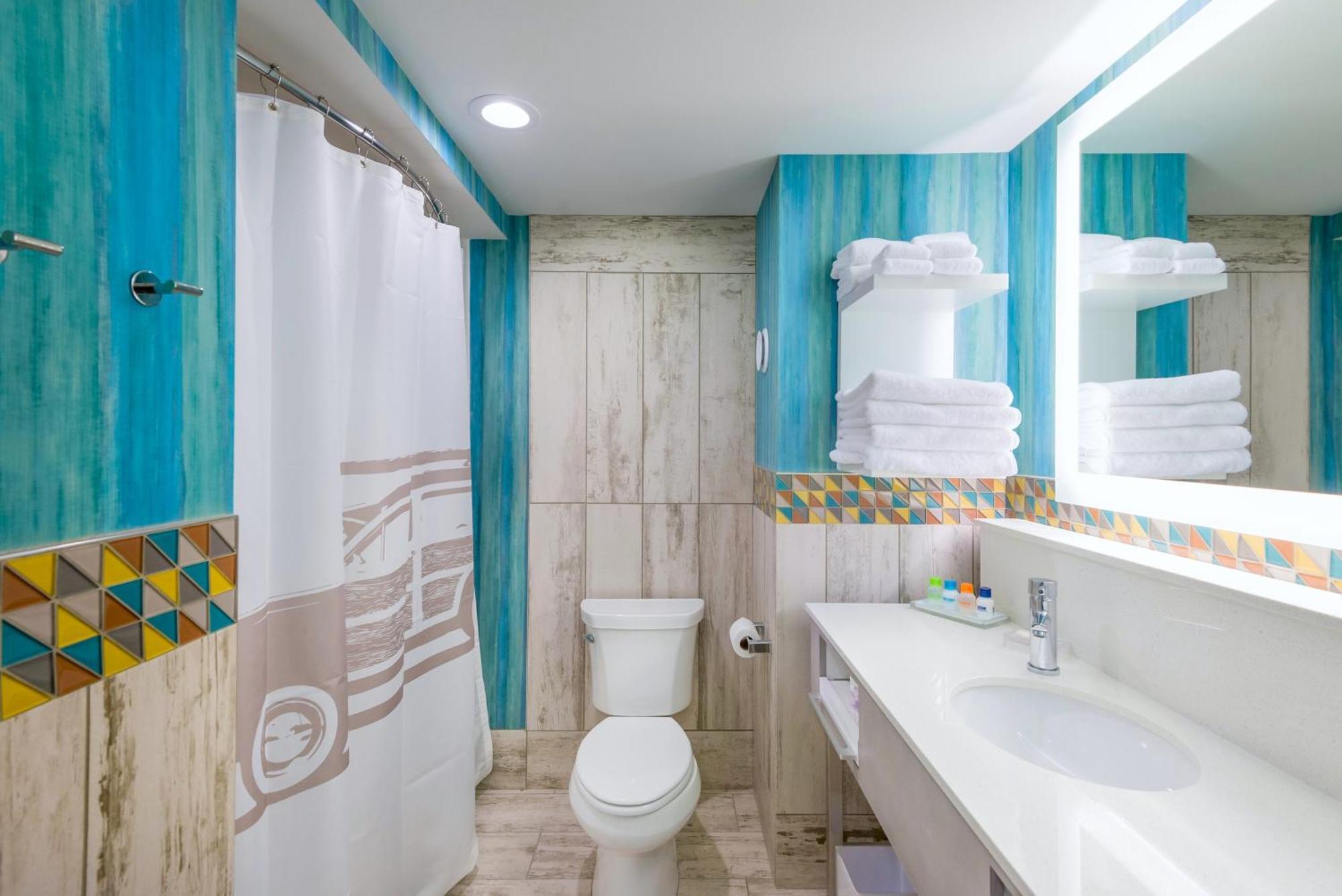 Island Double Queen Guest Room