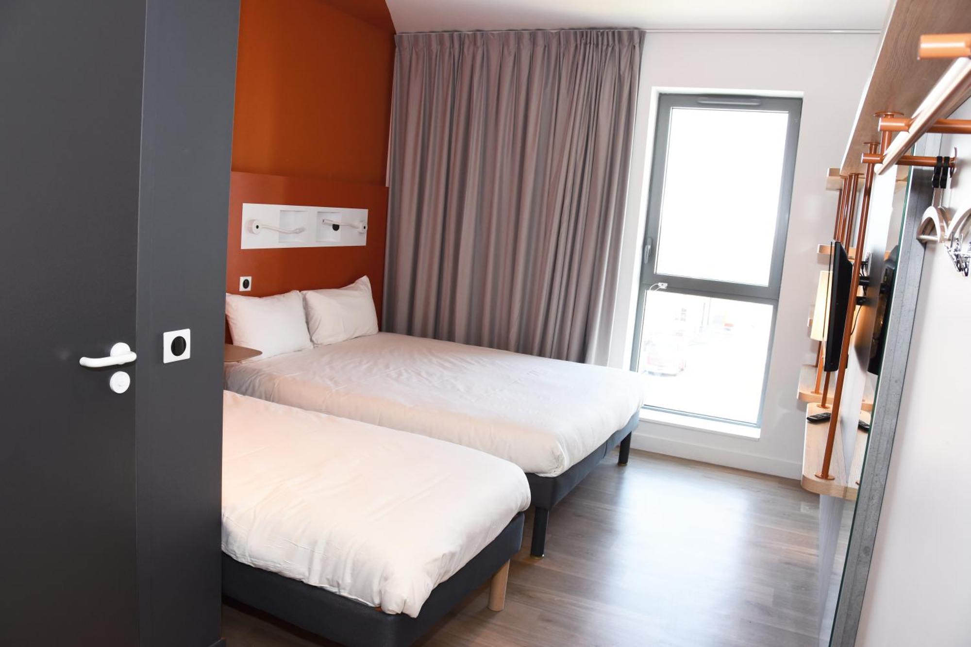 Triple Room a Double Bed a Single Bed